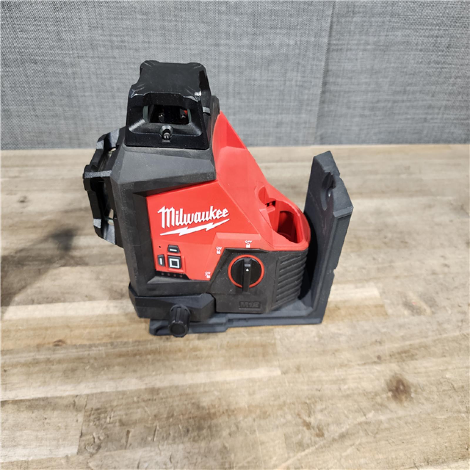 HOUSTON LOCATION - AS-IS Milwaukee-3632-21 M12 Green Beam Laser 360° 3-Plane Kit