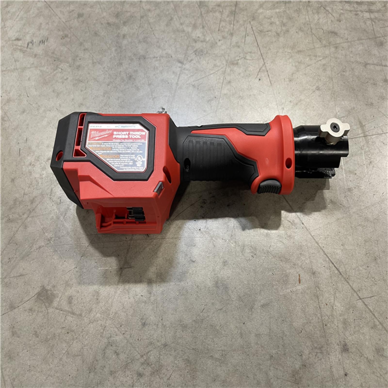 AS IS- Milwaukee M18 18V Lithium-Ion Cordless Short Throw PEX Press Tool Kit
