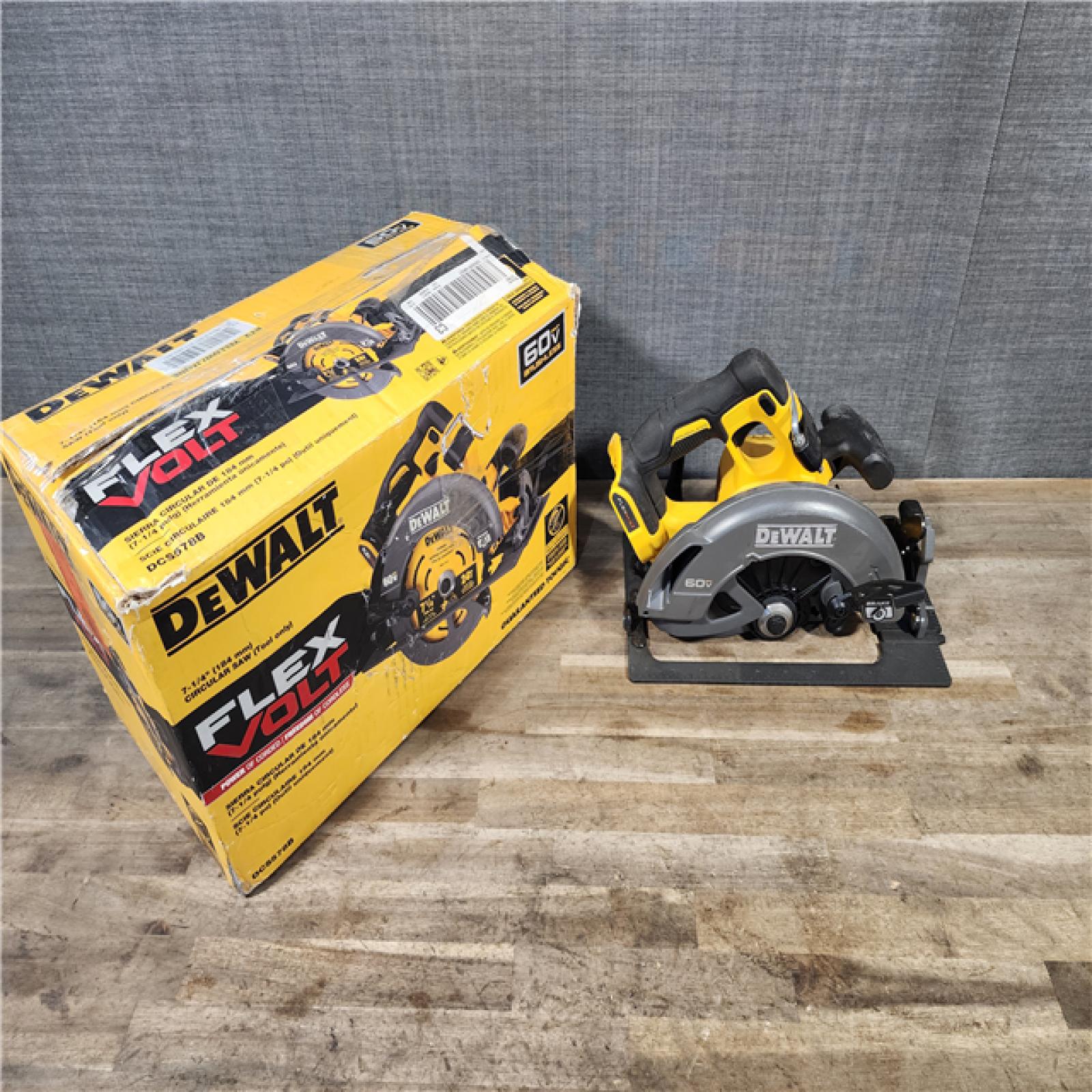 HOUSTON LOCATION - AS-IS DeWALT Flexvolt Max 7-1/4 60V Brushless Circular Saw (Tool Only)
