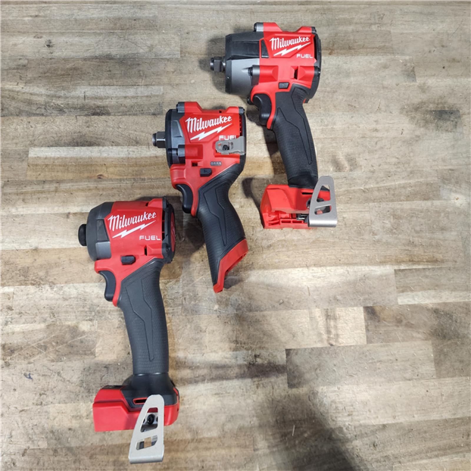 HOUSTON LOCATION - AS-IS MILWAUKEE 3 TOOL COMBO KIT W/ (2) BATTERY & CHARGER