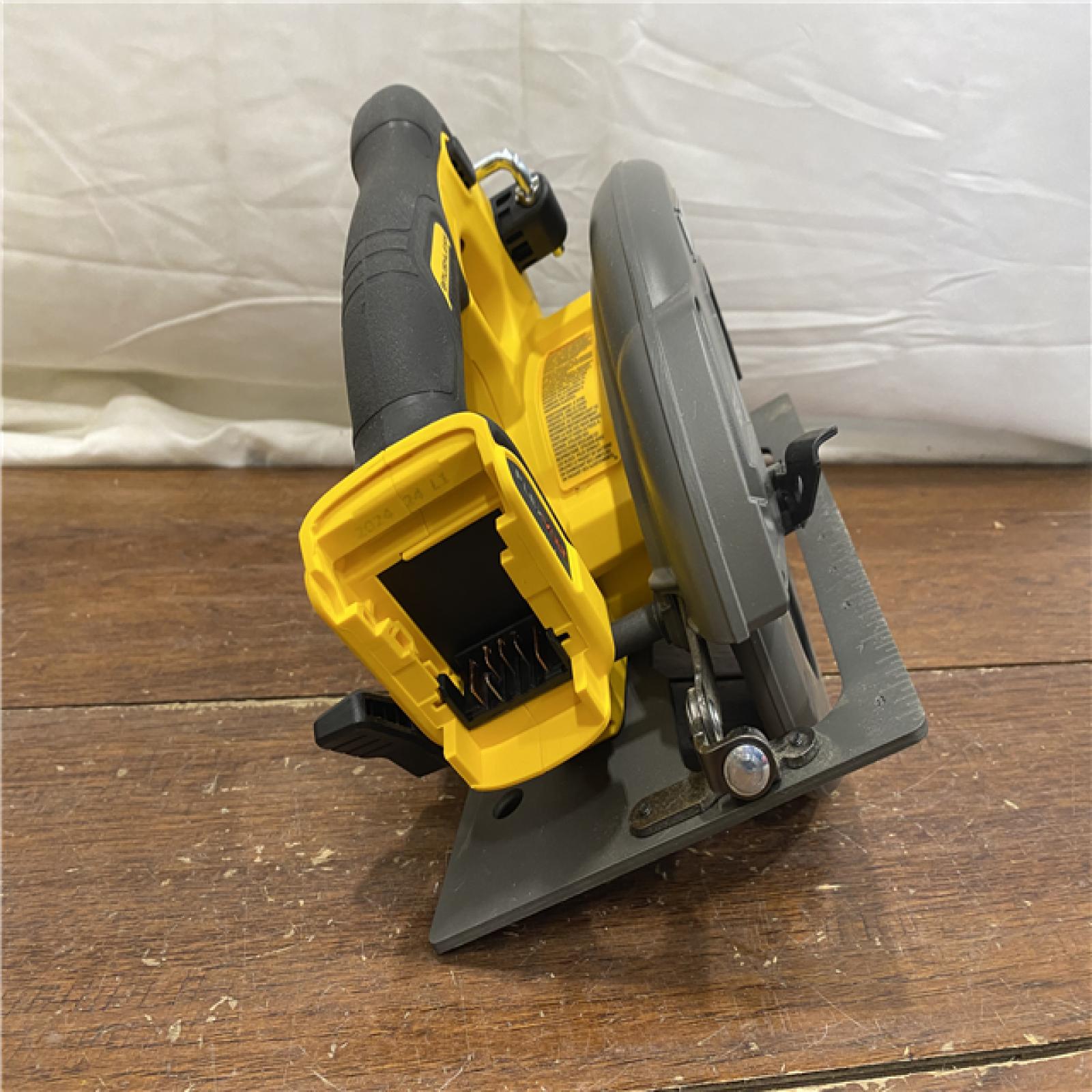 AS-IS DeWALT Flexvolt Max 7-1/4  60V Brushless Circular Saw DCS578B