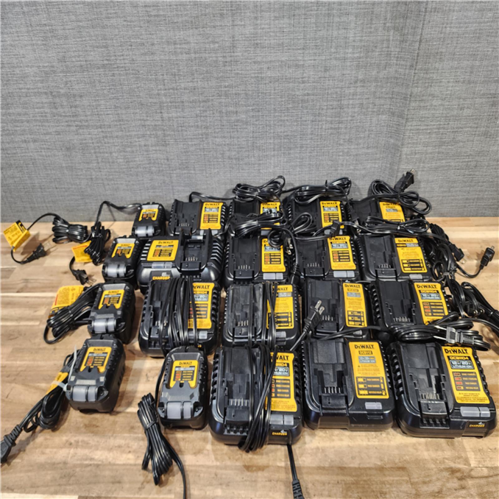 HOUSTON LOCATION - AS-IS DEWALT BATTERY CHARGER PACK QTY - 20