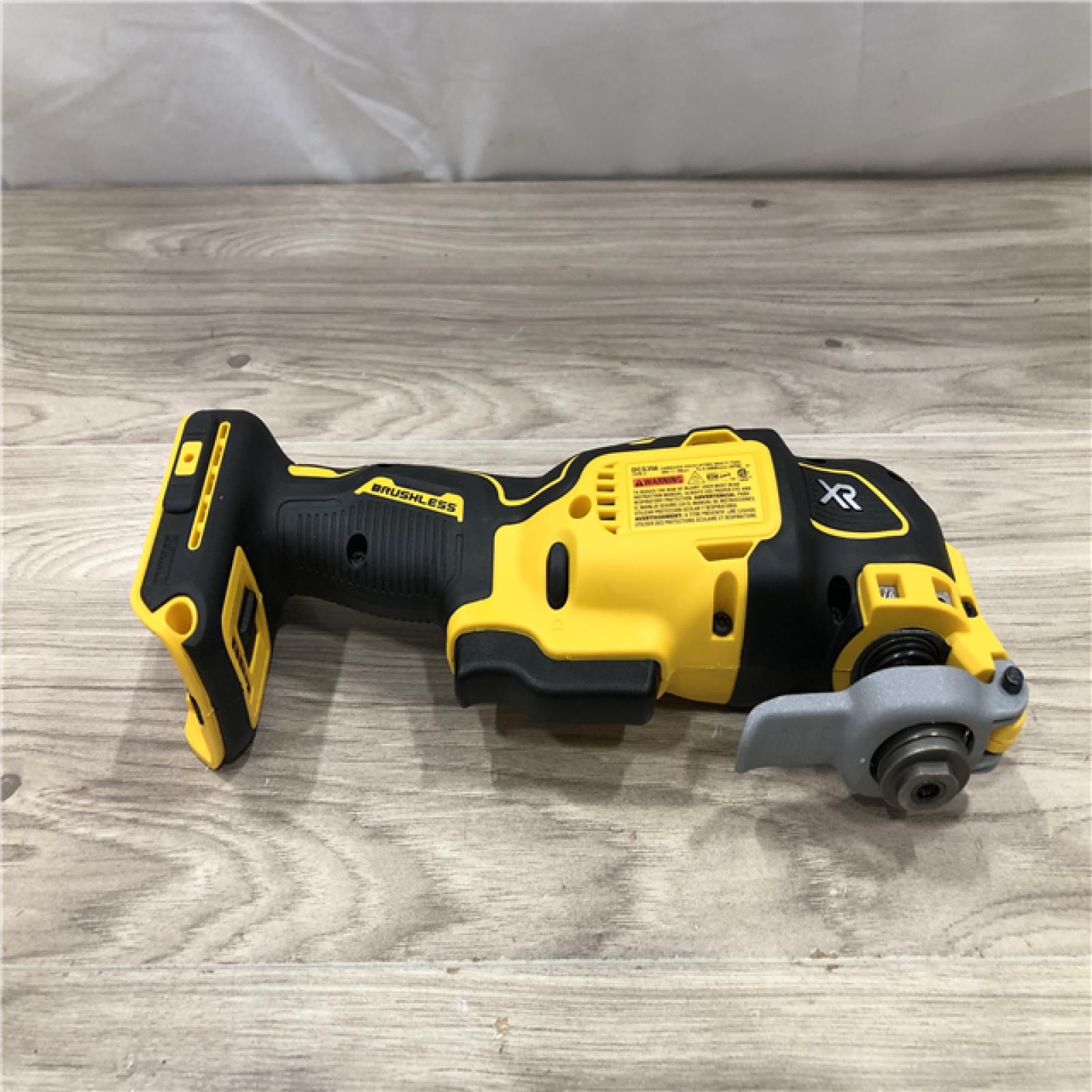 AS-IS DEWALT 20-Volt MAX XR Cordless 3-speed Oscillating Multi-Tool DCS356B (Tool-Only)
