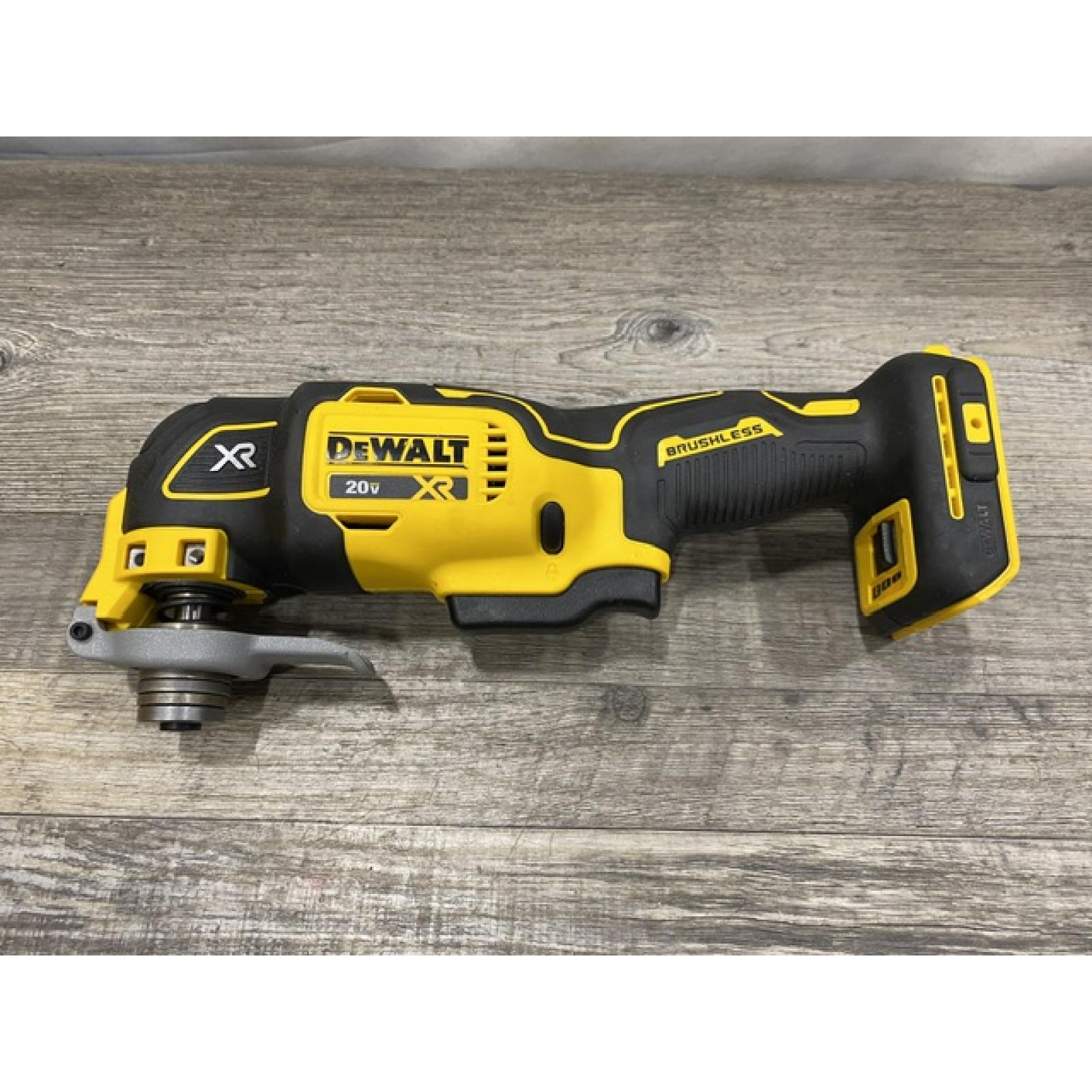 AS-IS DEWALT 20V MAX XR Cordless Brushless 3-Speed Oscillating Multi Tool Kit
