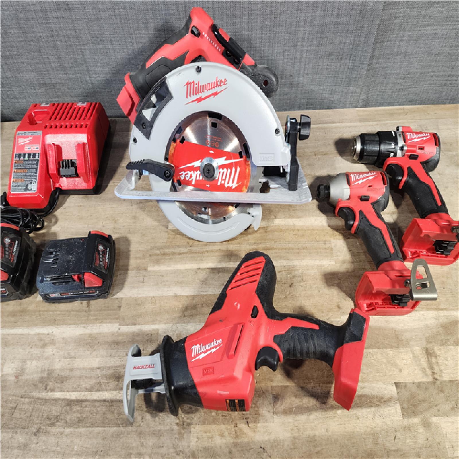 HOUSTON LOCATION - AS-IS MILWAUKEE 4 TOOL COMBO KIT W/ (2) BATTERY & CHARGER
