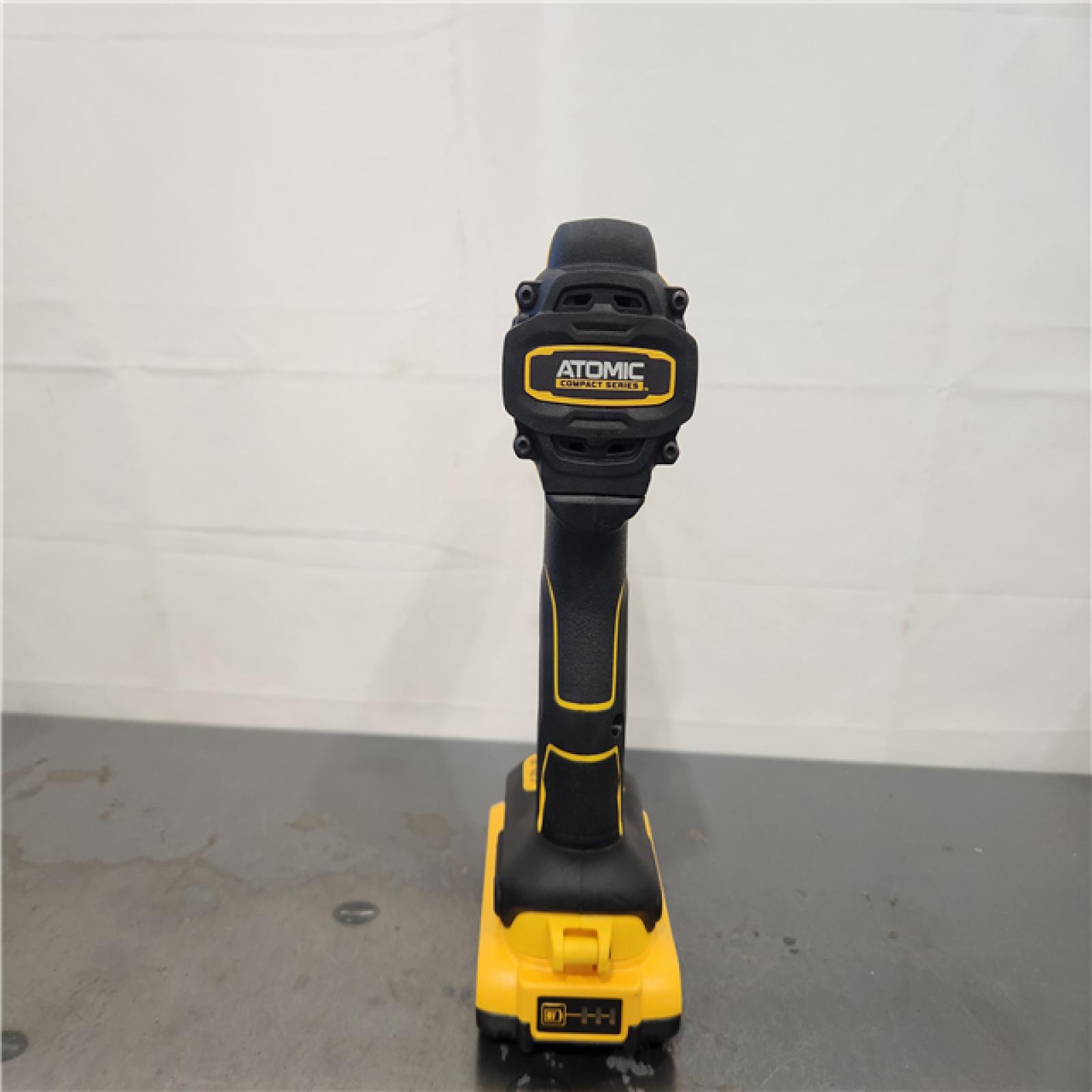 AS-IS- DEWALT ATOMIC COMPACT SERIES 20V MAX* Brushless Cordless 1/2 Drill/Driver Kit