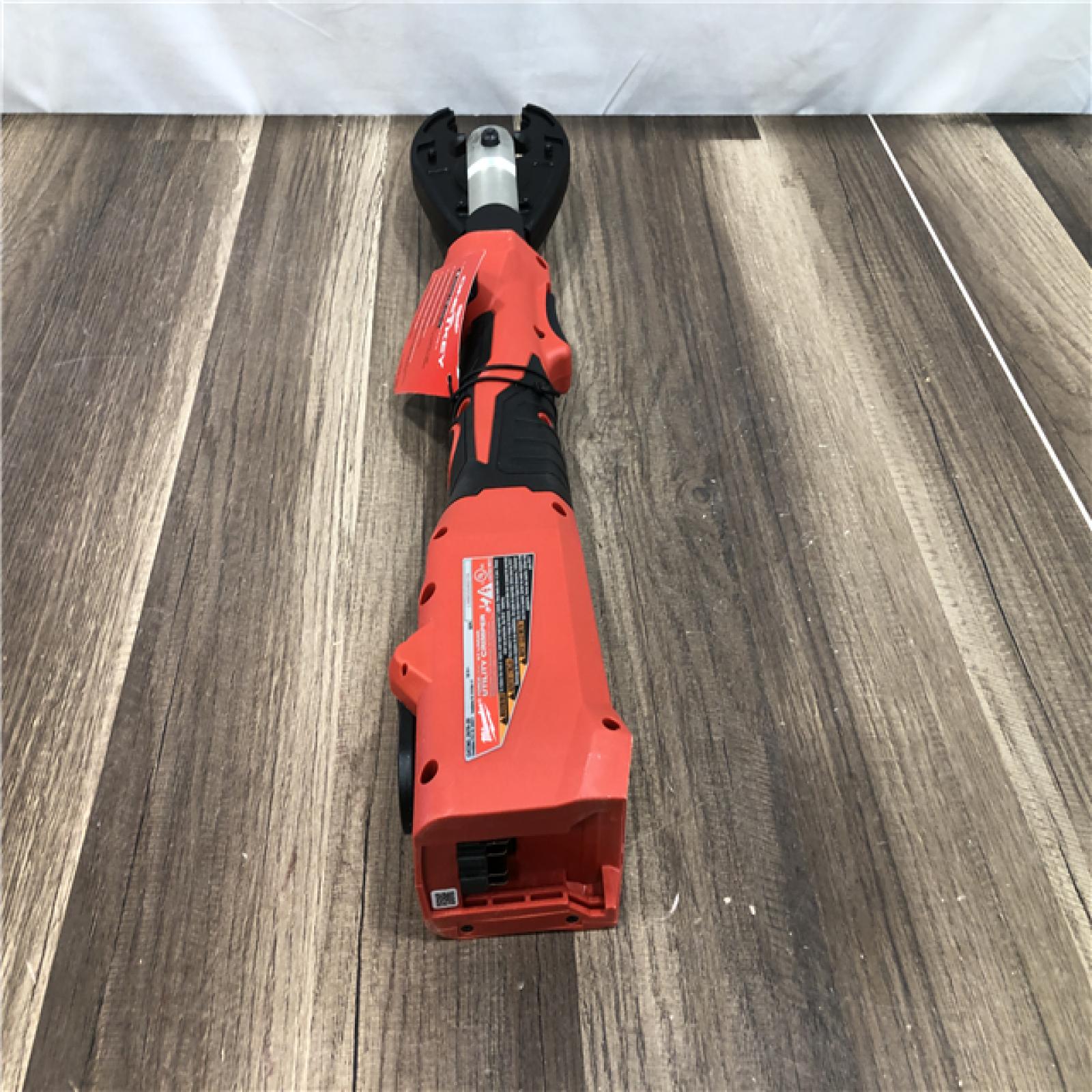 AS-IS Milwaukee 18V Lithium-Ion Cordless FORCE LOGIC 6 Ton Linear Utility Crimper with BG-D3 Jaw