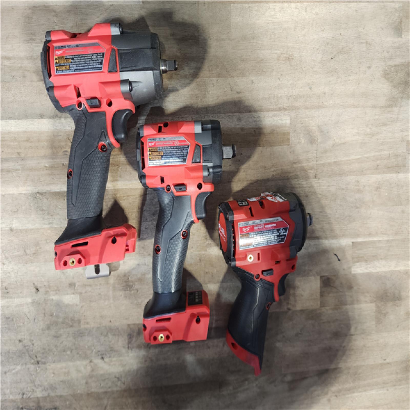 HOUSTON LOCATION - AS-IS MILWAUKEE 3 TOOL COMBO KIT W/ (2) BATTERY & CHARGER