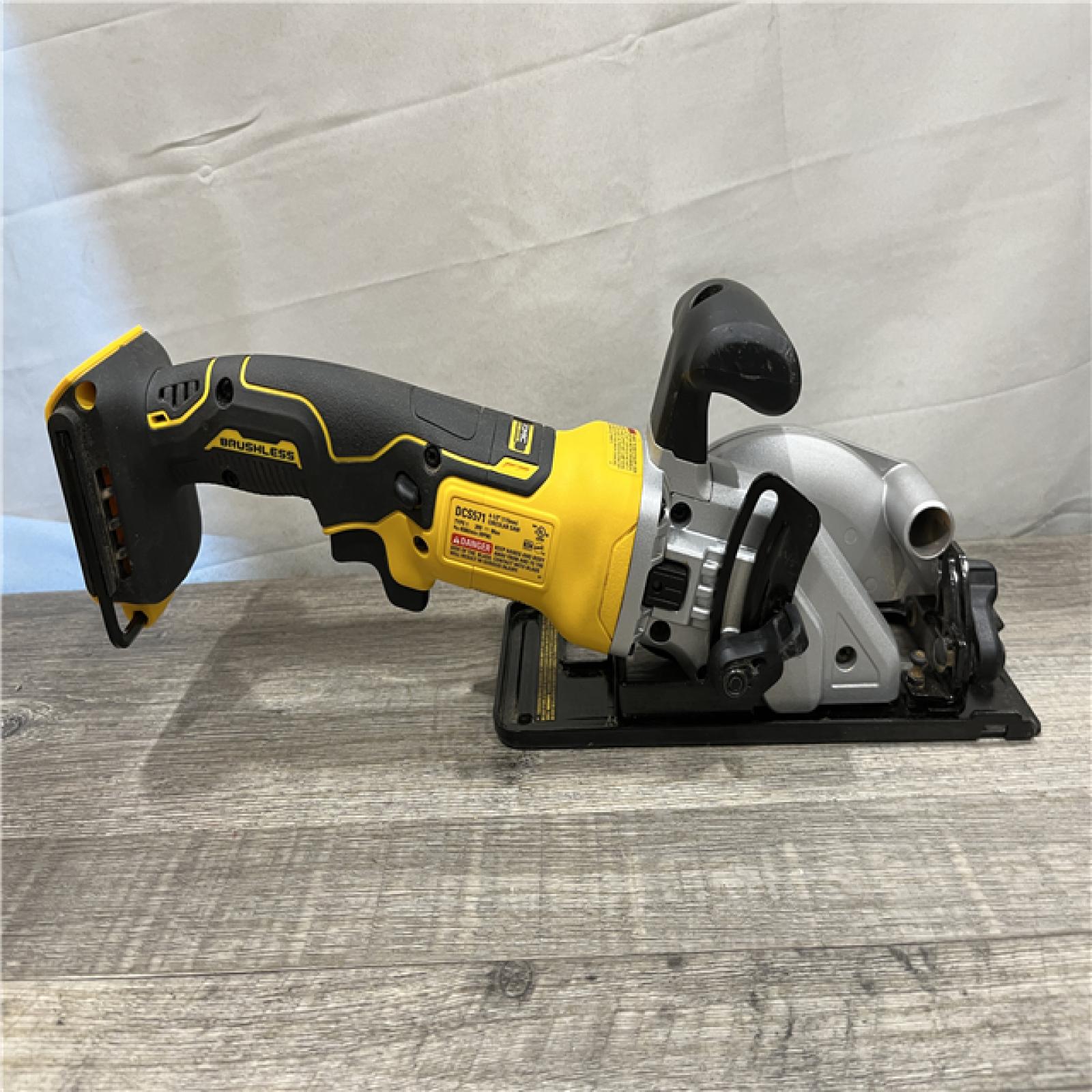 AS-IS DEWALT ATOMIC 20V MAX Cordless Brushless 4-1/2 in. Circular Saw (Tool Only)