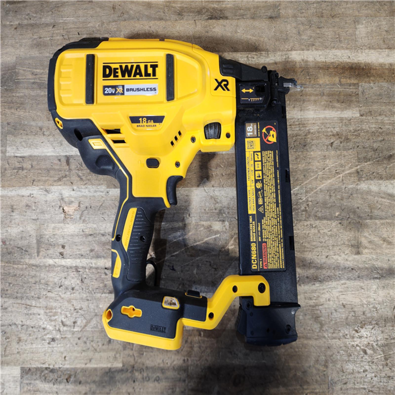 HOUSTON LOCATION - AS-IS DEWALT 20V MAX XR Lithium-Ion Electric Cordless 18-Gauge Brad Nailer (Tool Only)