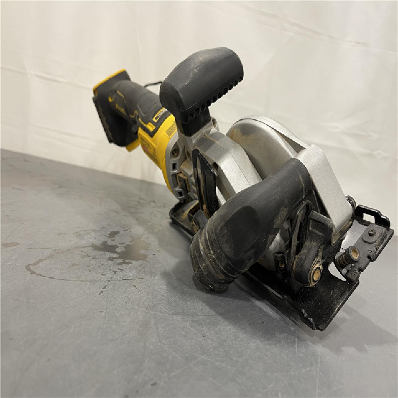 AS-IS - DEWALT ATOMIC 20V MAX Cordless Brushless 4-1/2 in. Circular Saw
