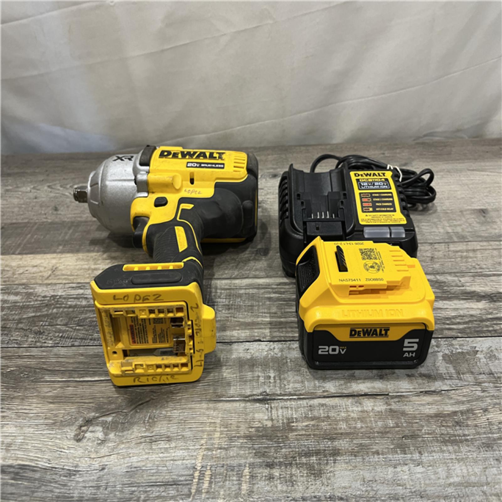 AS-IS DEWALT 20V MAX Lithium-Ion Cordless 1/2 in. Impact Wrench Kit