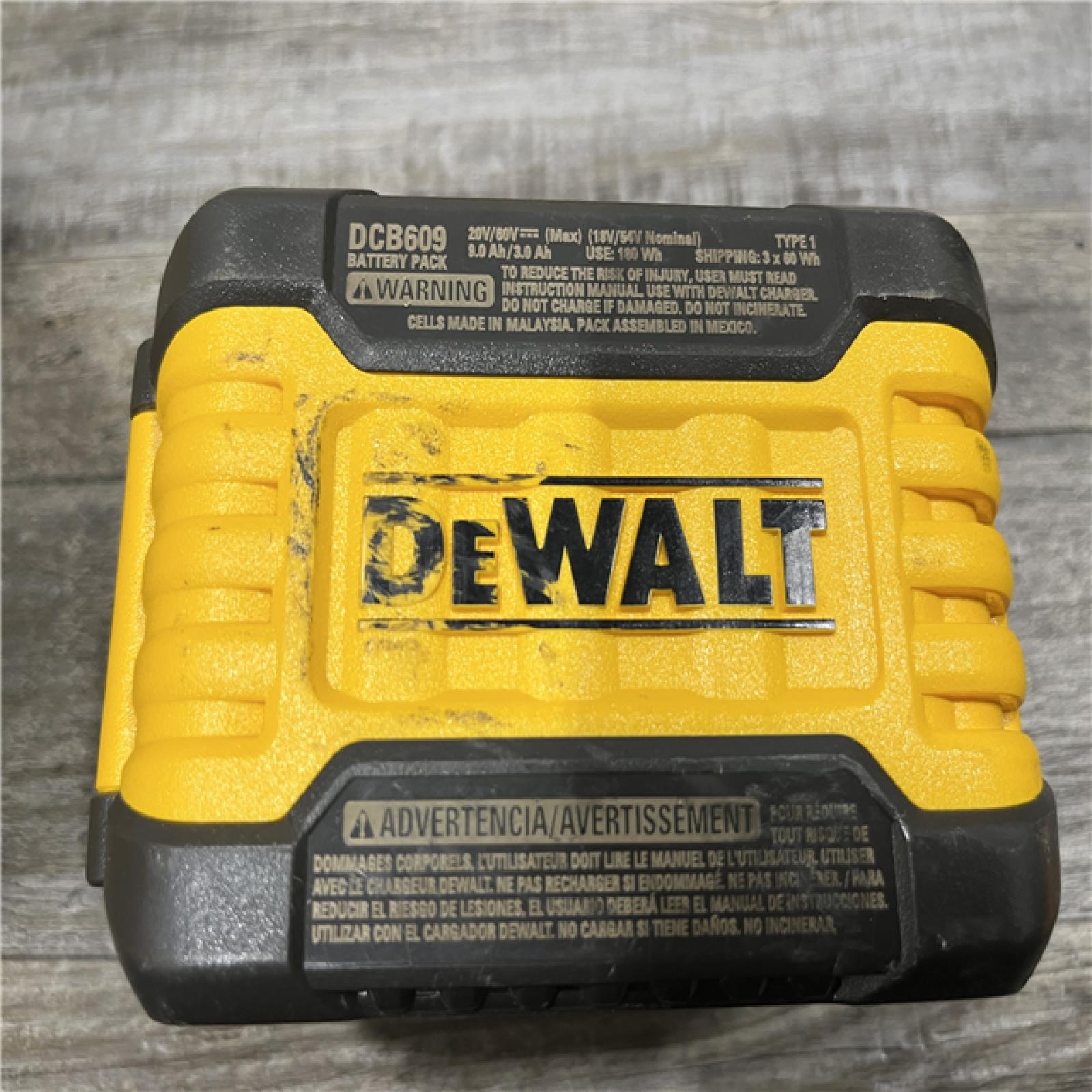 AS-IS DEWALT 20V/60V MAX FLEXVOLT Lithium-Ion 9.0Ah Battery and Charger Starter Kit
