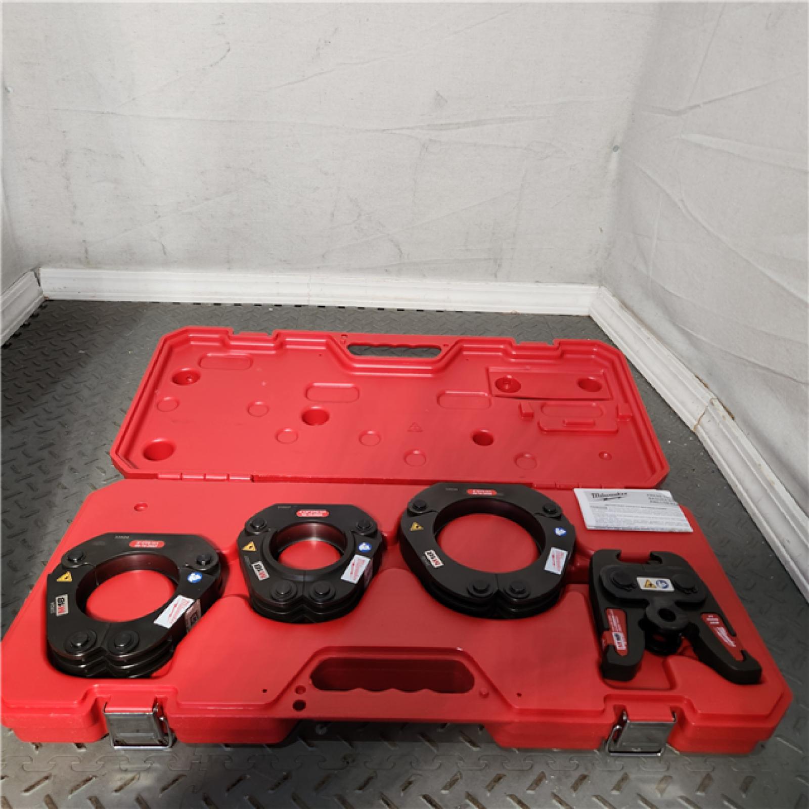 HOUSTON Location-AS-IS-Milwaukee-49-16-2690 M18 Force Logic Press Ring 2-1/2 in. to 4 in. Kit APPEARS IN NEW Condition