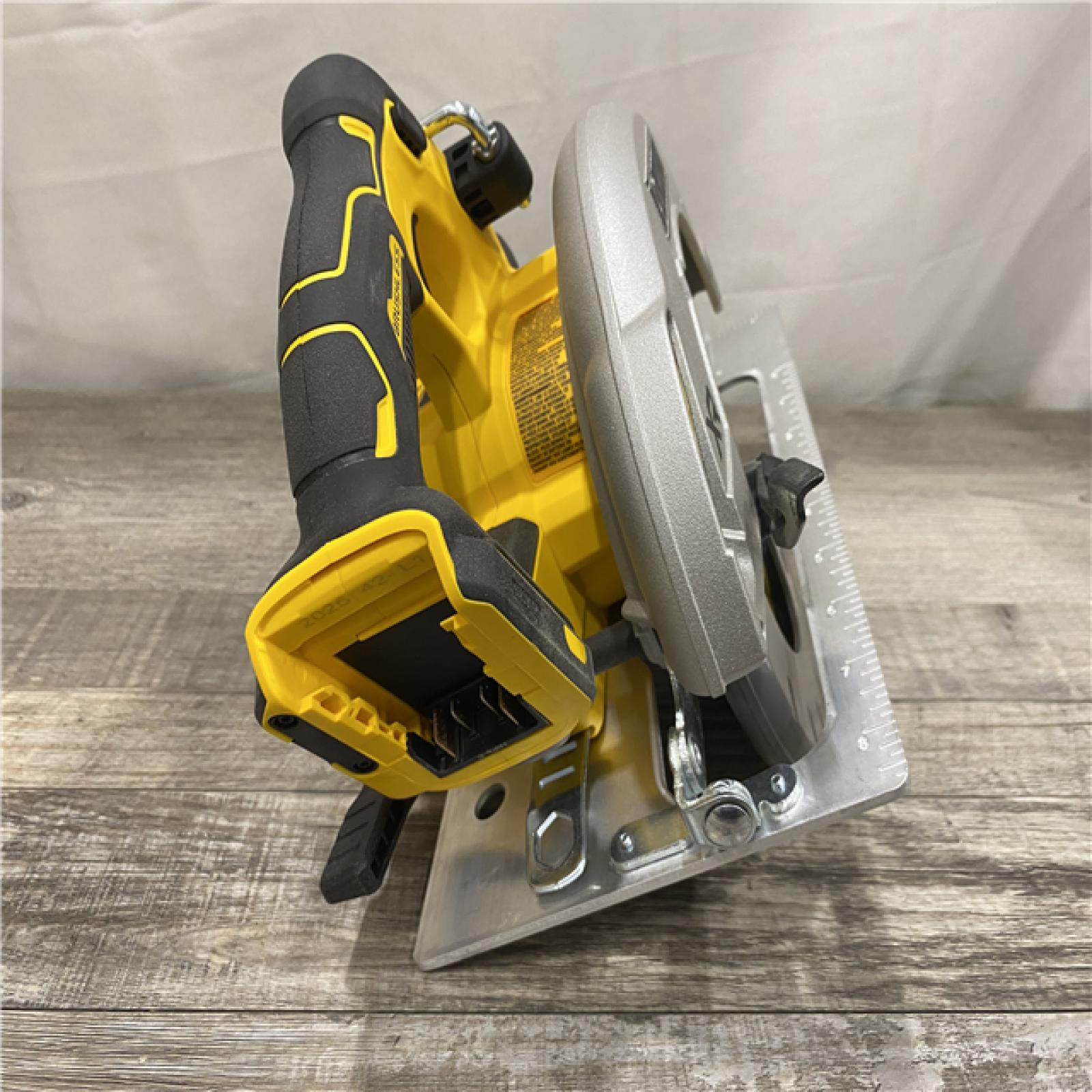 AS-IS DEWALT 20-Volt MAX 7-1/4 in. Cordless Circular Saw (Tool Only)