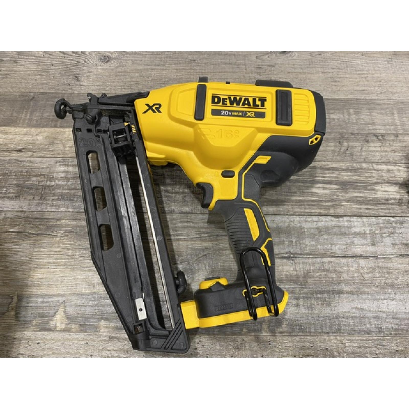 AS-IS DEWALT 20V MAX XR 16-Gauge Electric Cordless Angled Finishing Nailer Kit