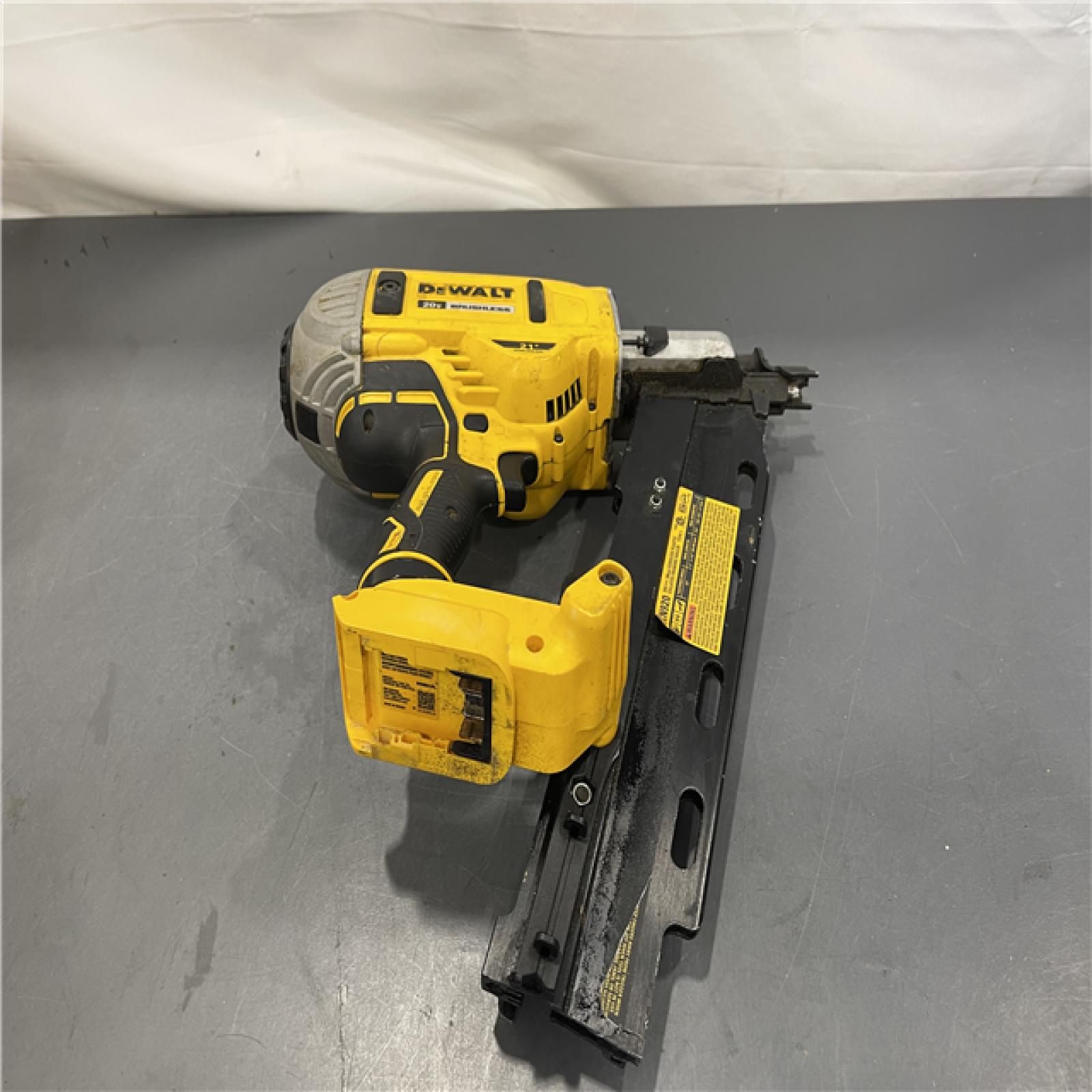 AS-IS - DEWALT 20-Volt 21° Cordless Framing Nailer (Tool-Only)
