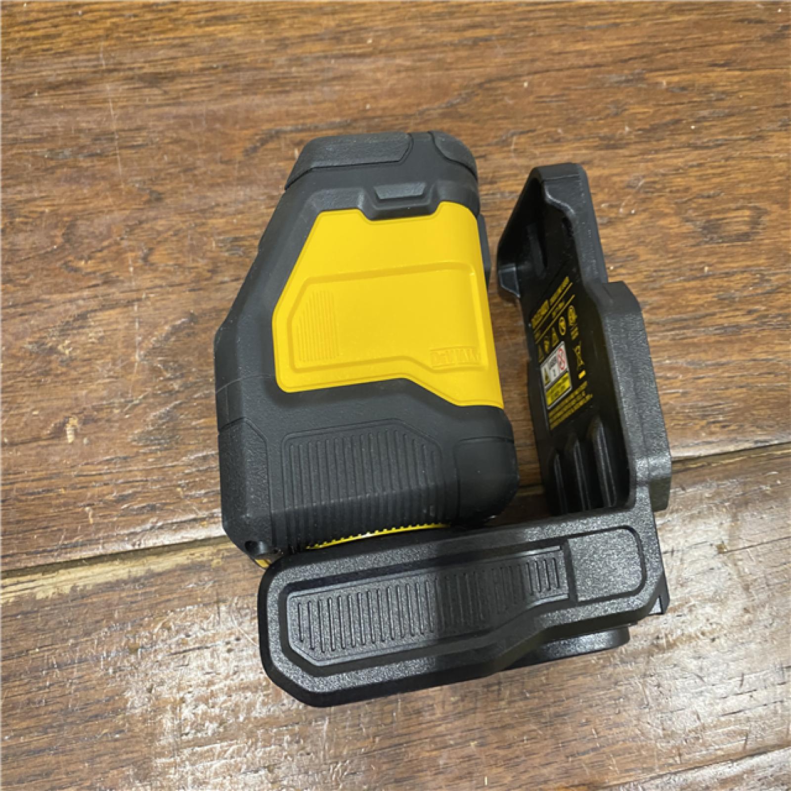 AS-IS 20V Lithium-Ion Green Cross Line Laser Level with 20V MAX XR 5.0 Ah Battery Pack and Charger