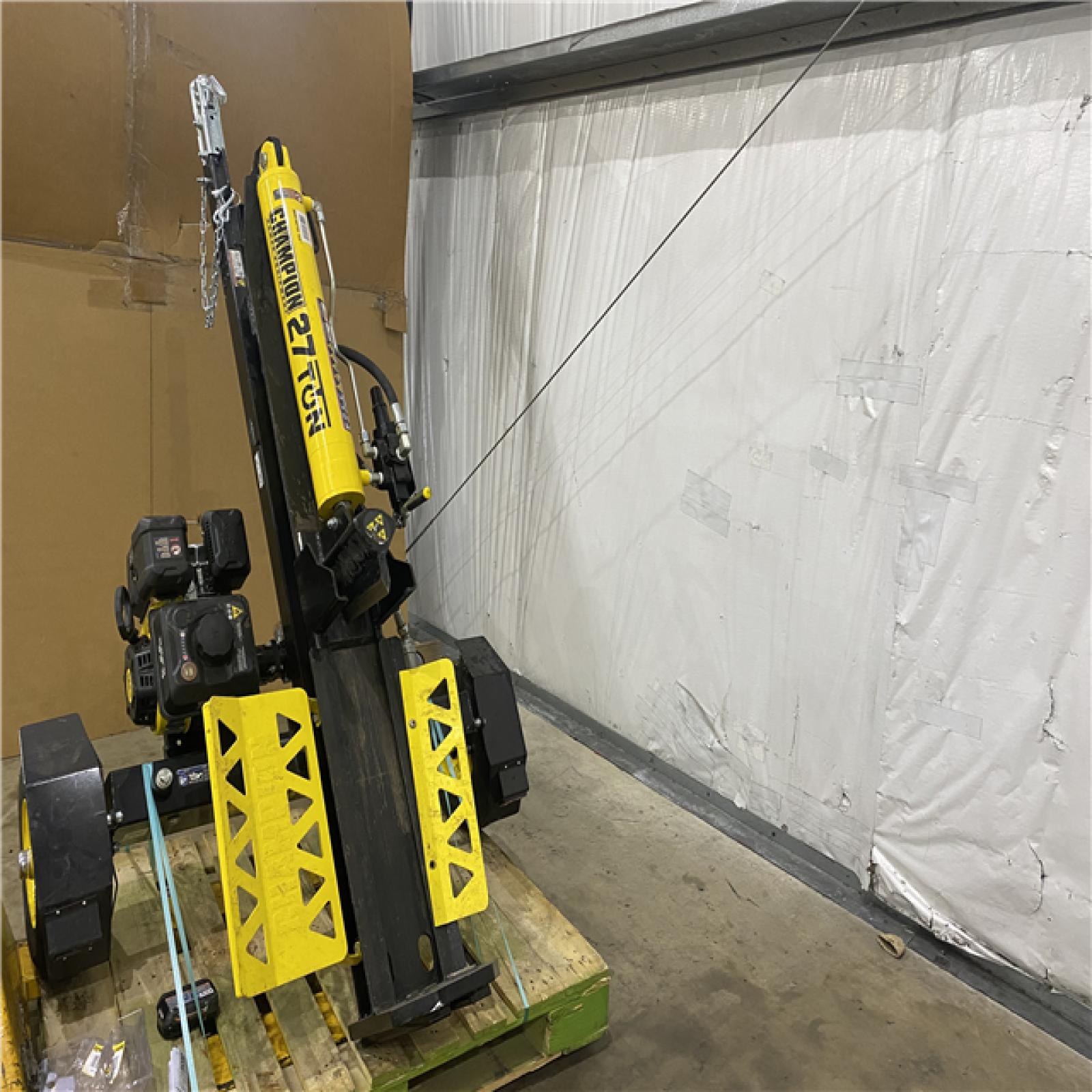 Houston Location AS IS - Champion 27 Ton Log Splitter