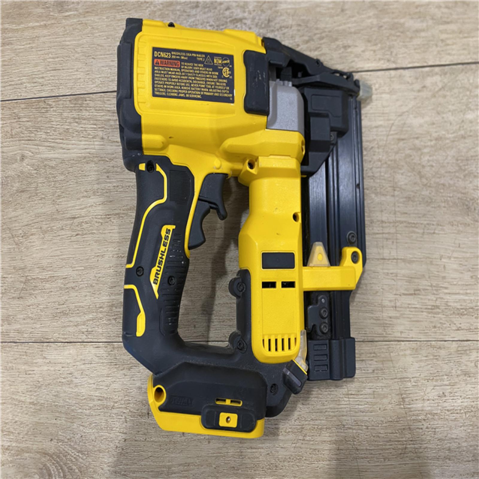 AS-IS DEWALT ATOMIC 20V MAX Lithium Ion Cordless 23 Gauge Pin Nailer Kit