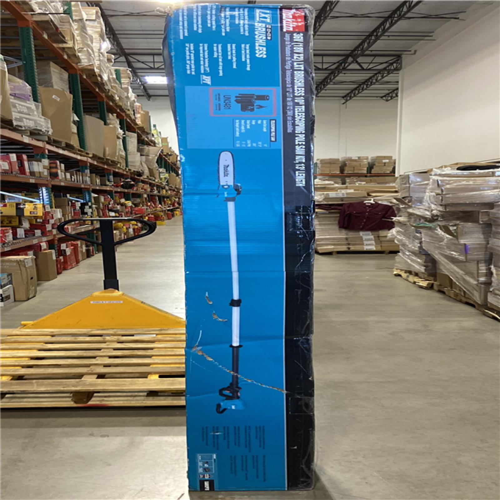 NEW! - Makita LXT 18V X2 (36V) Lithium-Ion Brushless Cordless 10 in. Telescoping Pole Saw Kit, 13 ft. L (5.0 Ah)