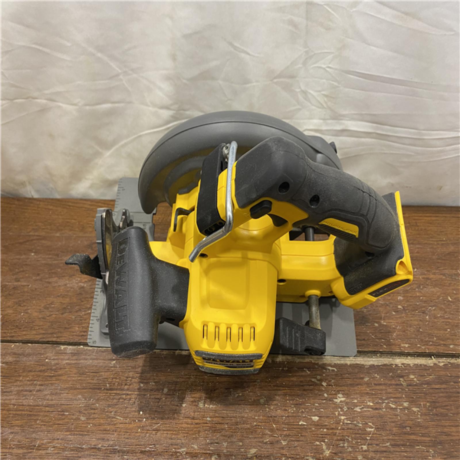 AS-IS DeWALT Flexvolt Max 7-1/4  60V Brushless Circular Saw DCS578B