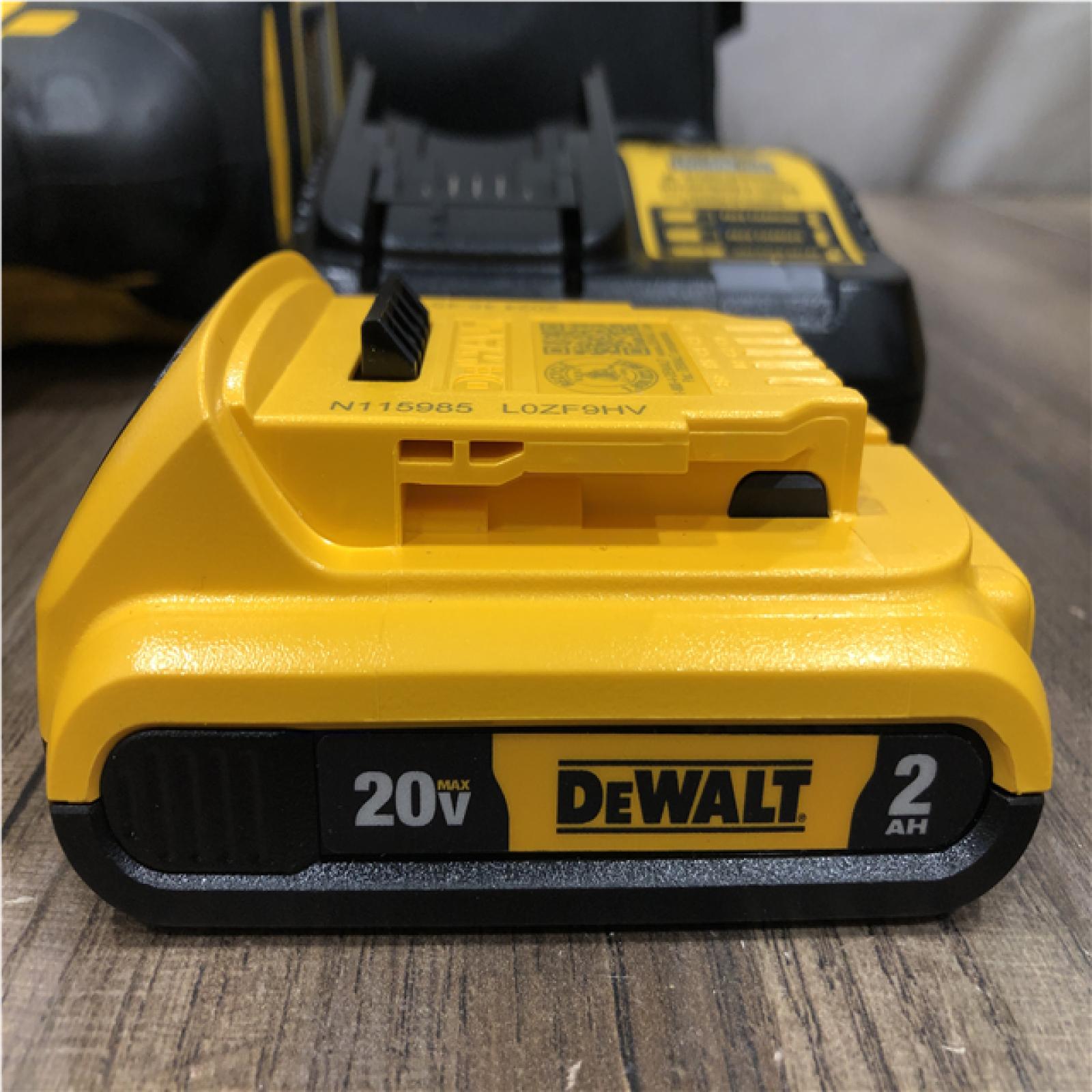 AS-IS DEWALT 20V MAX XR Lithium-Ion Cordless 2-1/2 in. 15-Gauge Finish Nailer Kit