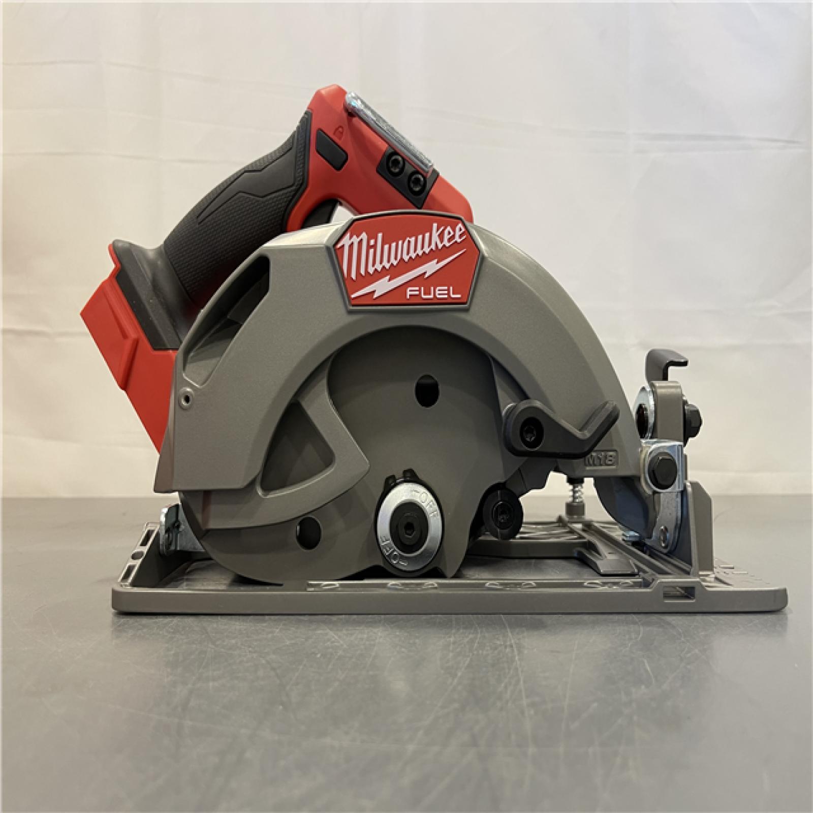 AS-IS - Milwaukee Tools M18 FUEL 7-1/4 Circular Saw (Tool Only)