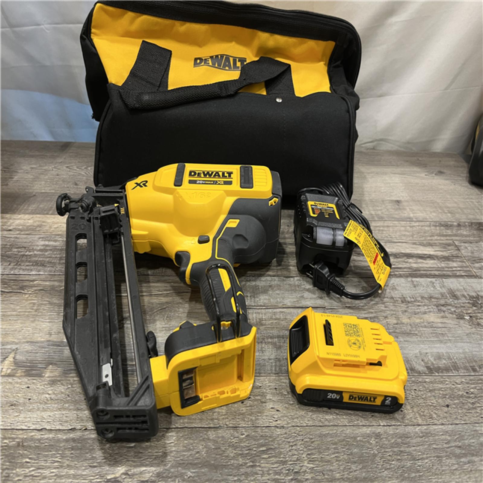 AS-IS DEWALT 20V MAX XR 16-Gauge Electric Cordless Angled Finishing Nailer Kit