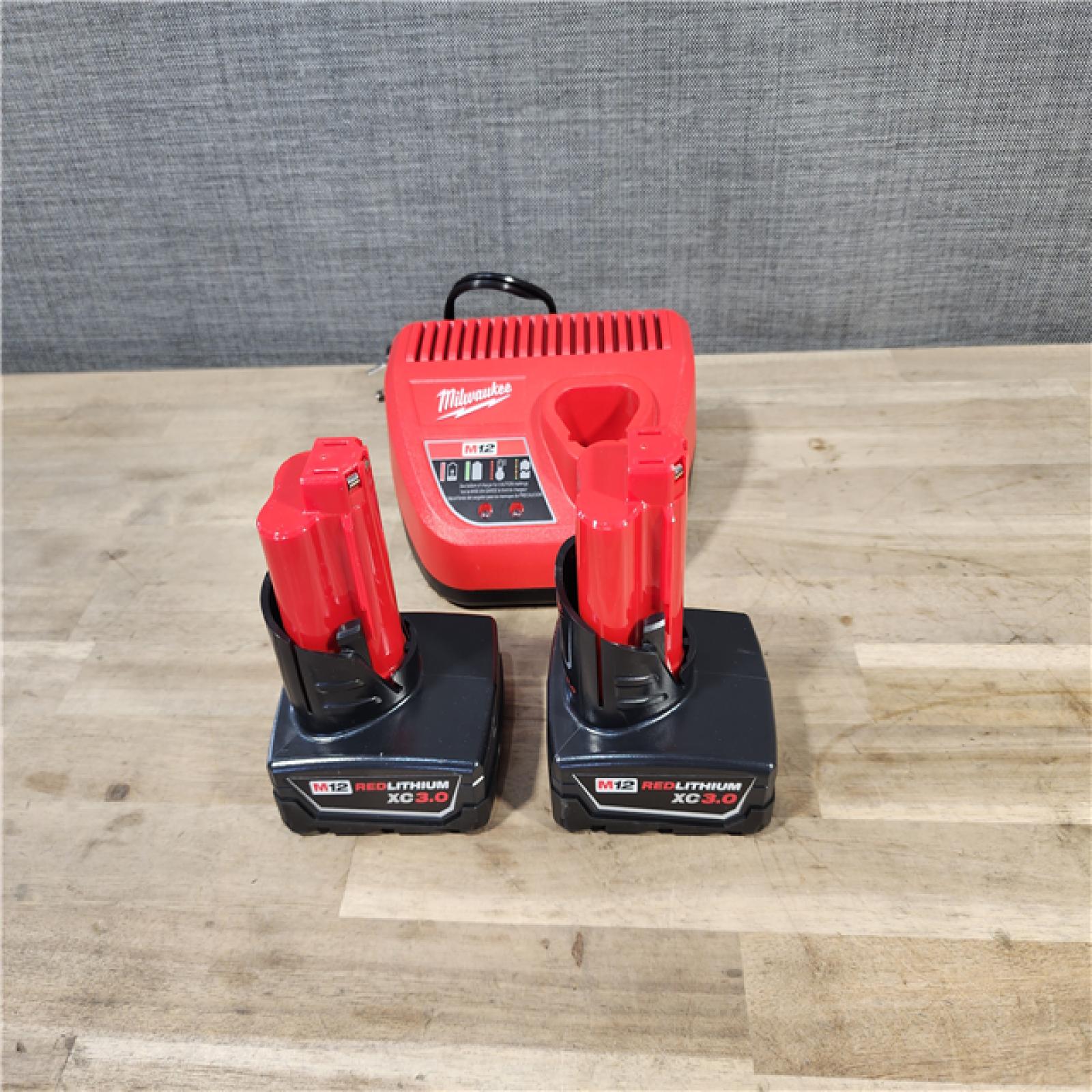 HOUSTON LOCATION - AS-IS Milwaukee 2 Tool Combo Kit W/ (2) Battery & Charger