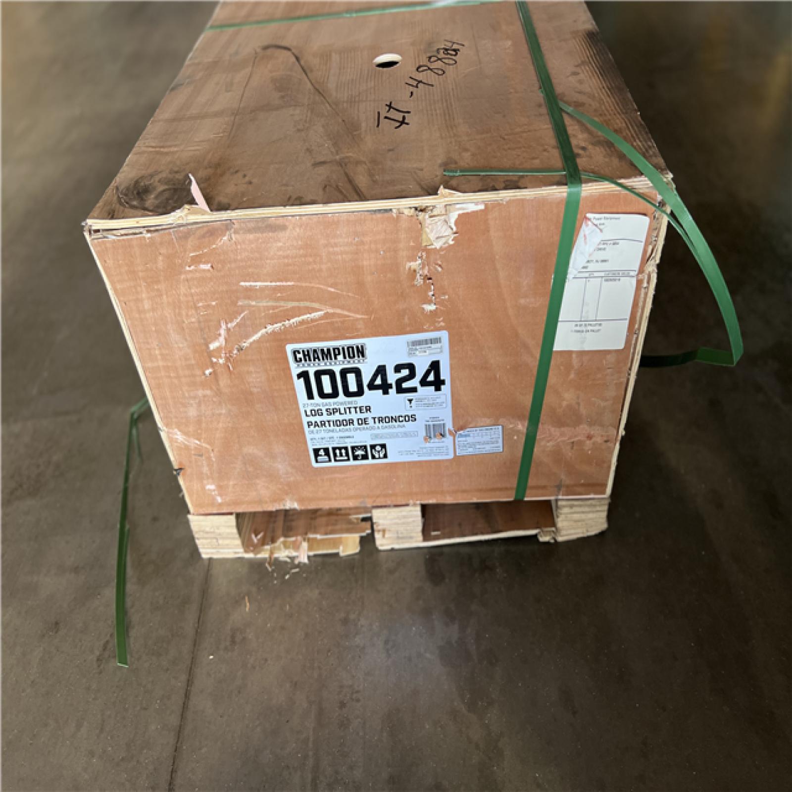 DALLAS LOCATION - Champion Power Equipment 27 Ton 224 cc Gas Powered Hydraulic Wood Log Splitter w/Vertical/Horizontal Operation and Auto Return-with Hydraulic Oil