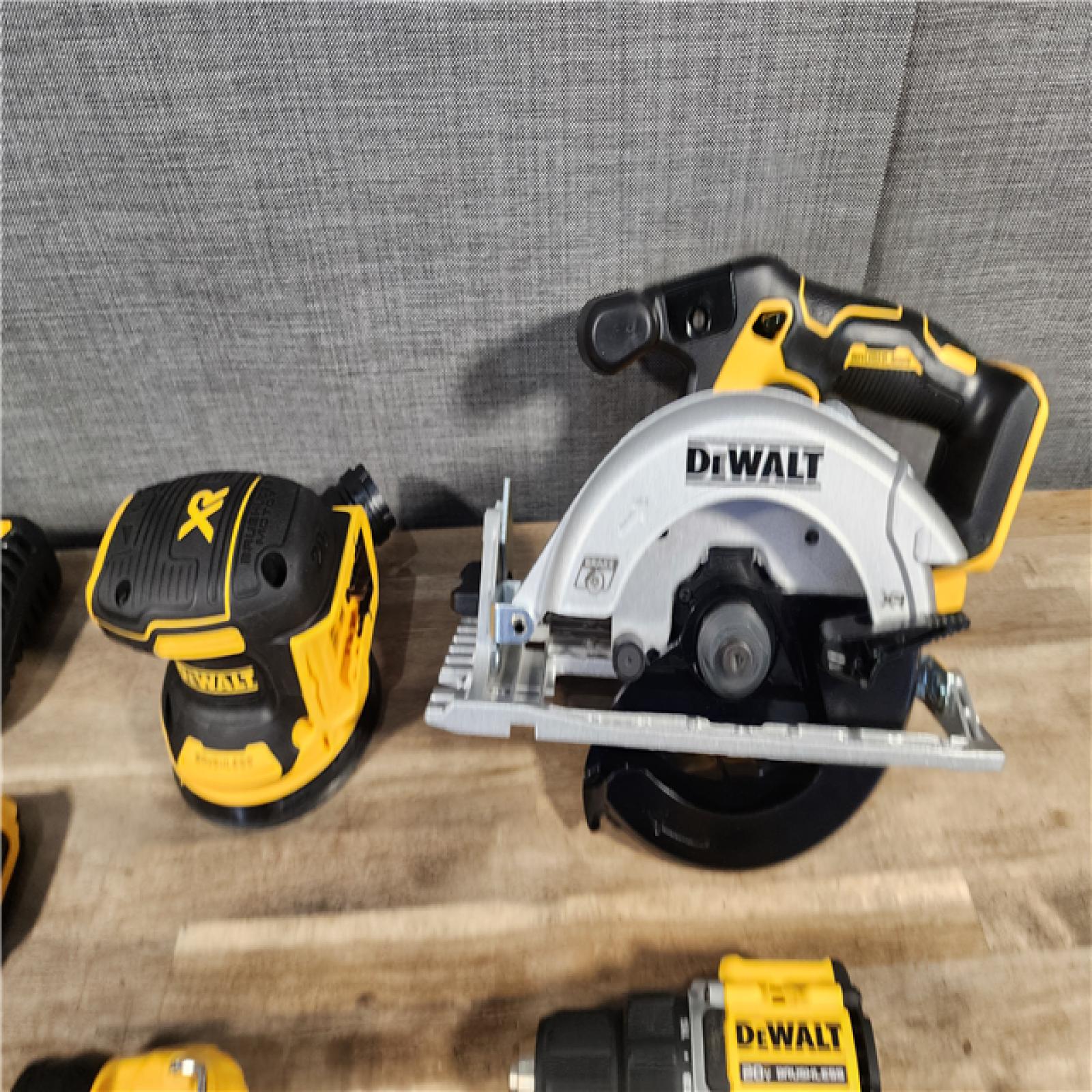 HOUSTON LOCATION - AS-IS DEWALT 5 TOOL COMBO KIT W/ (2) BATTERY & CHARGER
