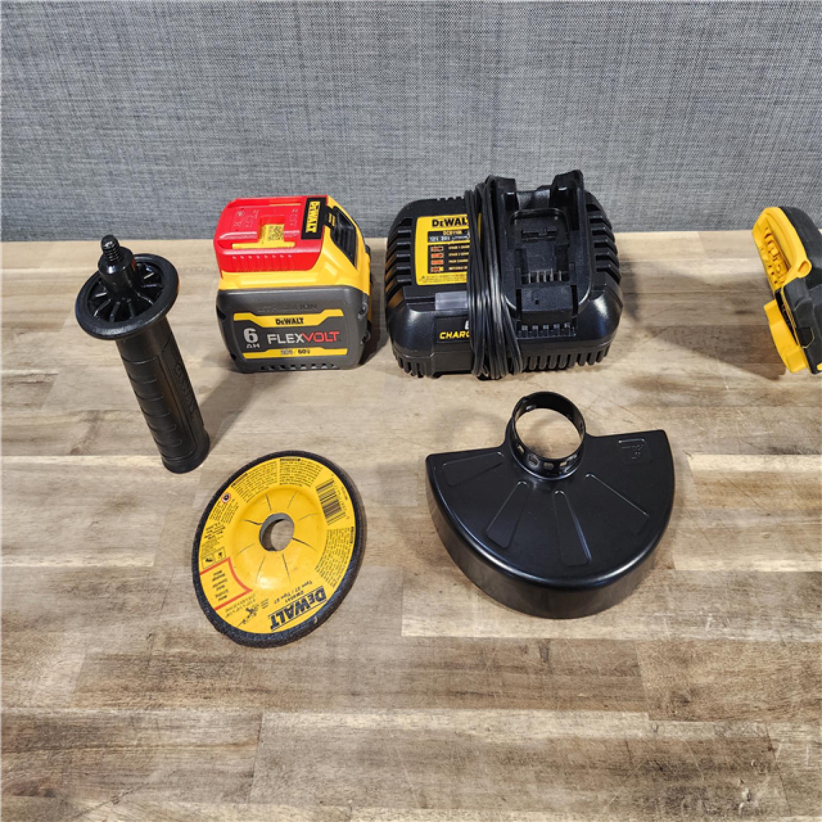 HOUSTON LOCATION - AS-IS DeWalt FLEXVOLT 60V Cordless 4-1/2 to 6 in. Grinder Kit (Battery & Charger)