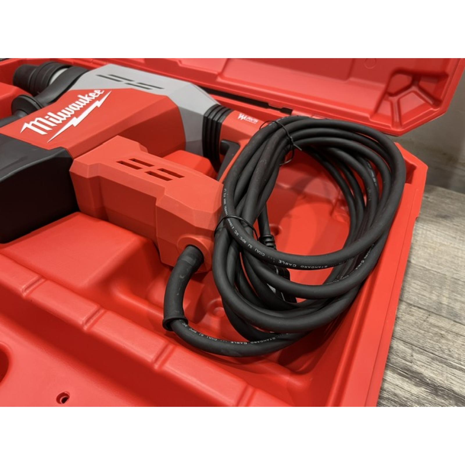 NEW - Milwaukee 1-9/16 in. SDS-Max Rotary Hammer