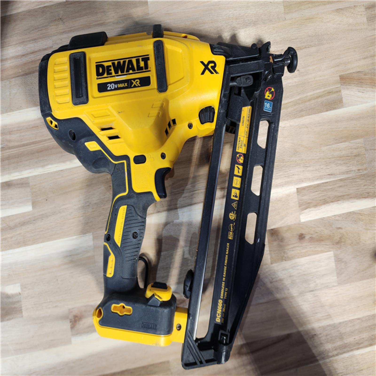 HOUSTON LOCATION - AS-IS DeWalt DCN660D1 20V 16 Gauge Cordless Angled Finish Nailer Kit W/ 2Ah Battery