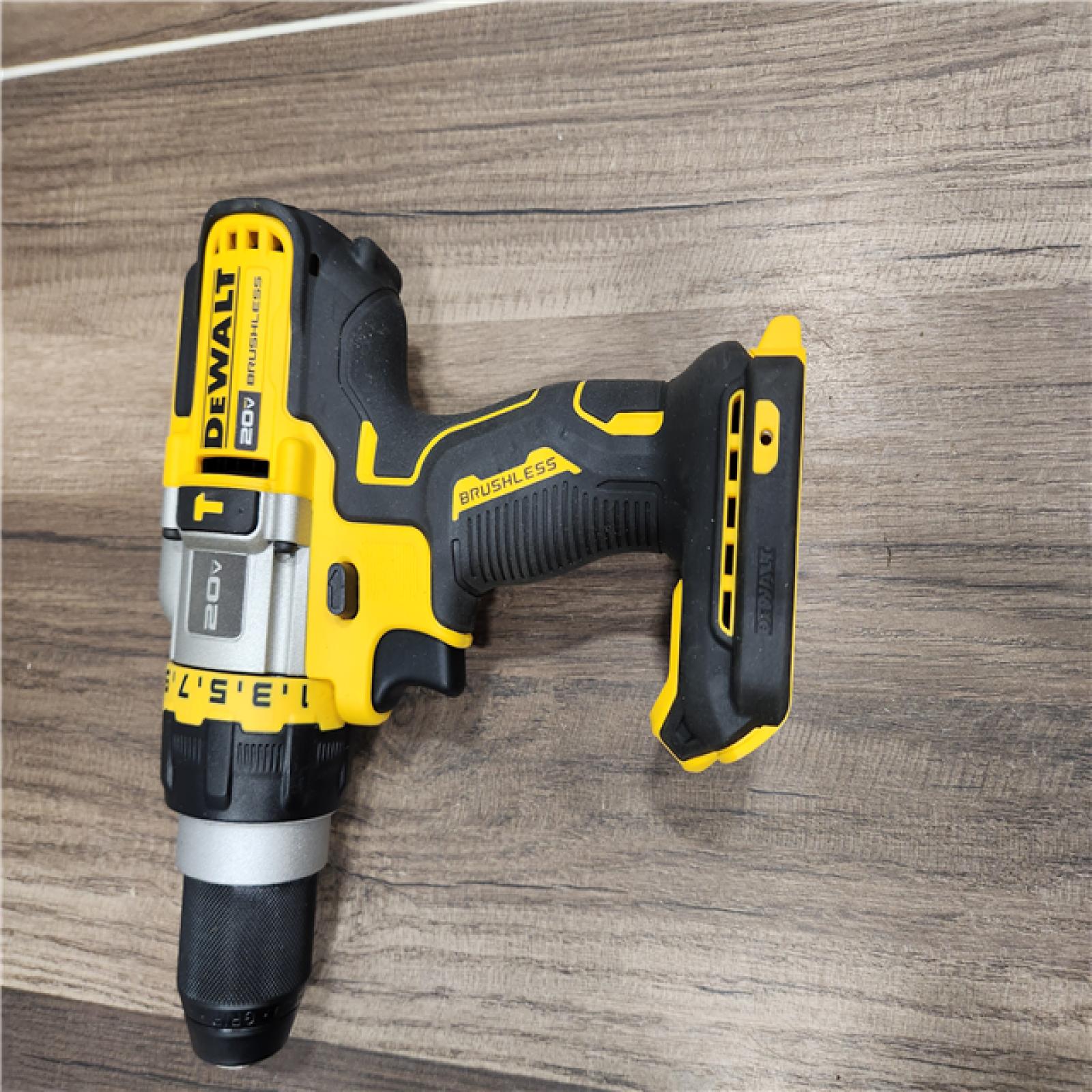 GOOD DEWALT 20V MAX Lithium Ion Cordless Brushless 1/2 in. Hammer Drill/Driver W/FLEXVOLT ADVANTAGE & FLEXVOLT 6Ah & 9Ah Batteries