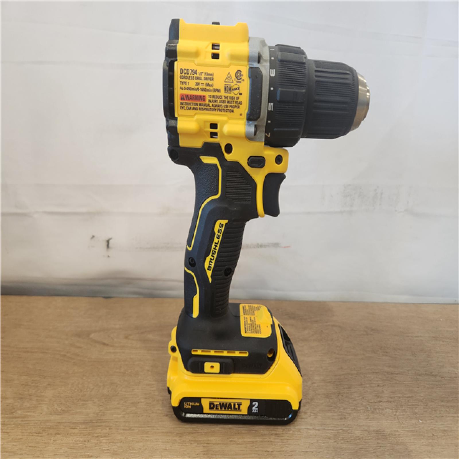 AS-IS- DEWALT ATOMIC COMPACT SERIES 20V MAX* Brushless Cordless 1/2 Drill/Driver Kit