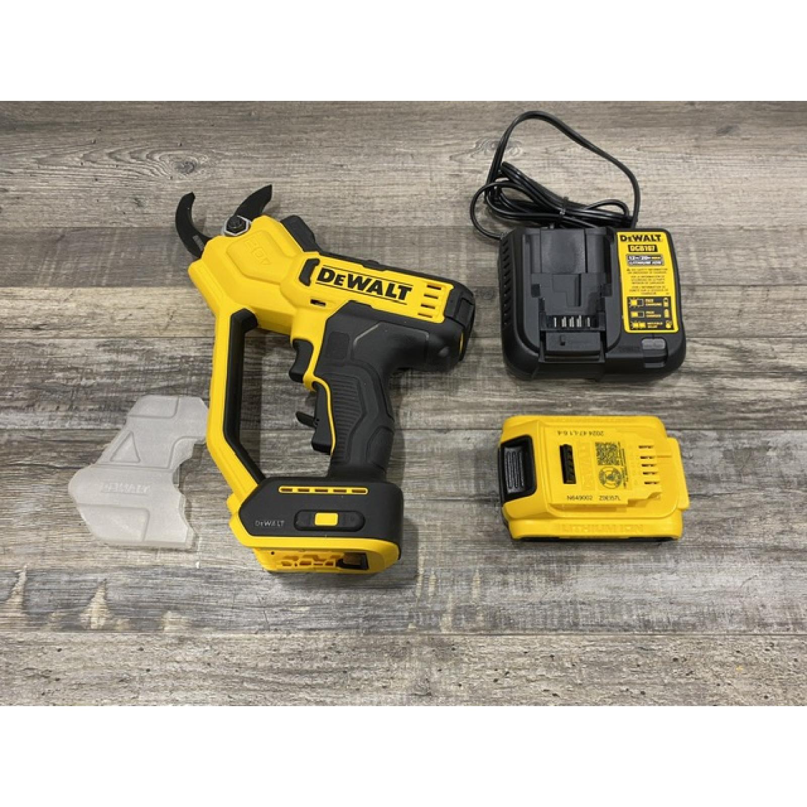 LIKE NEW - DEWALT 20V MAX Cordless Battery Powered Pruner Kit