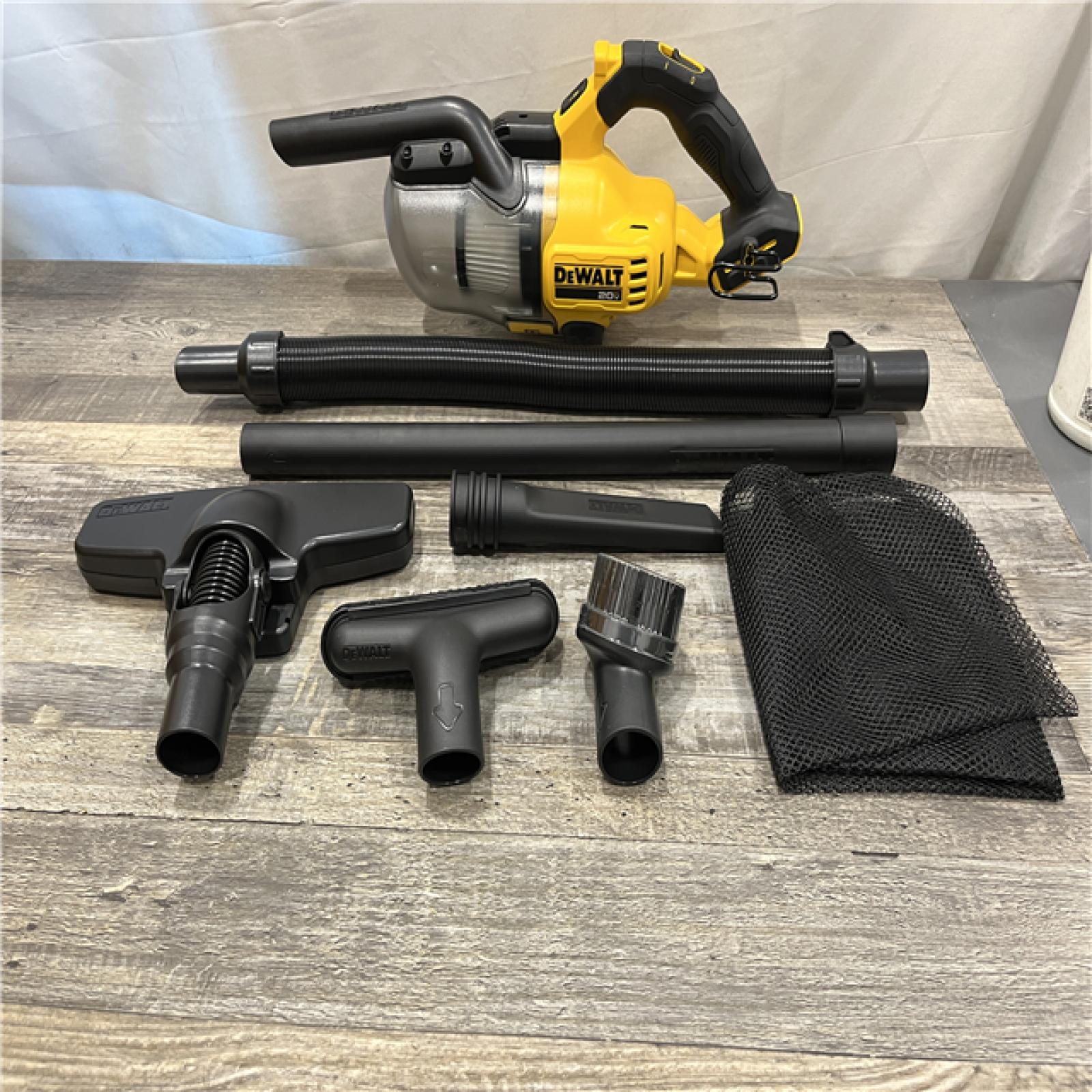 LIKE NEW - DEWALT Bagless 20V MAX Stick Cordless General Dirt Filter Handheld Vacuum (Tool Only)
