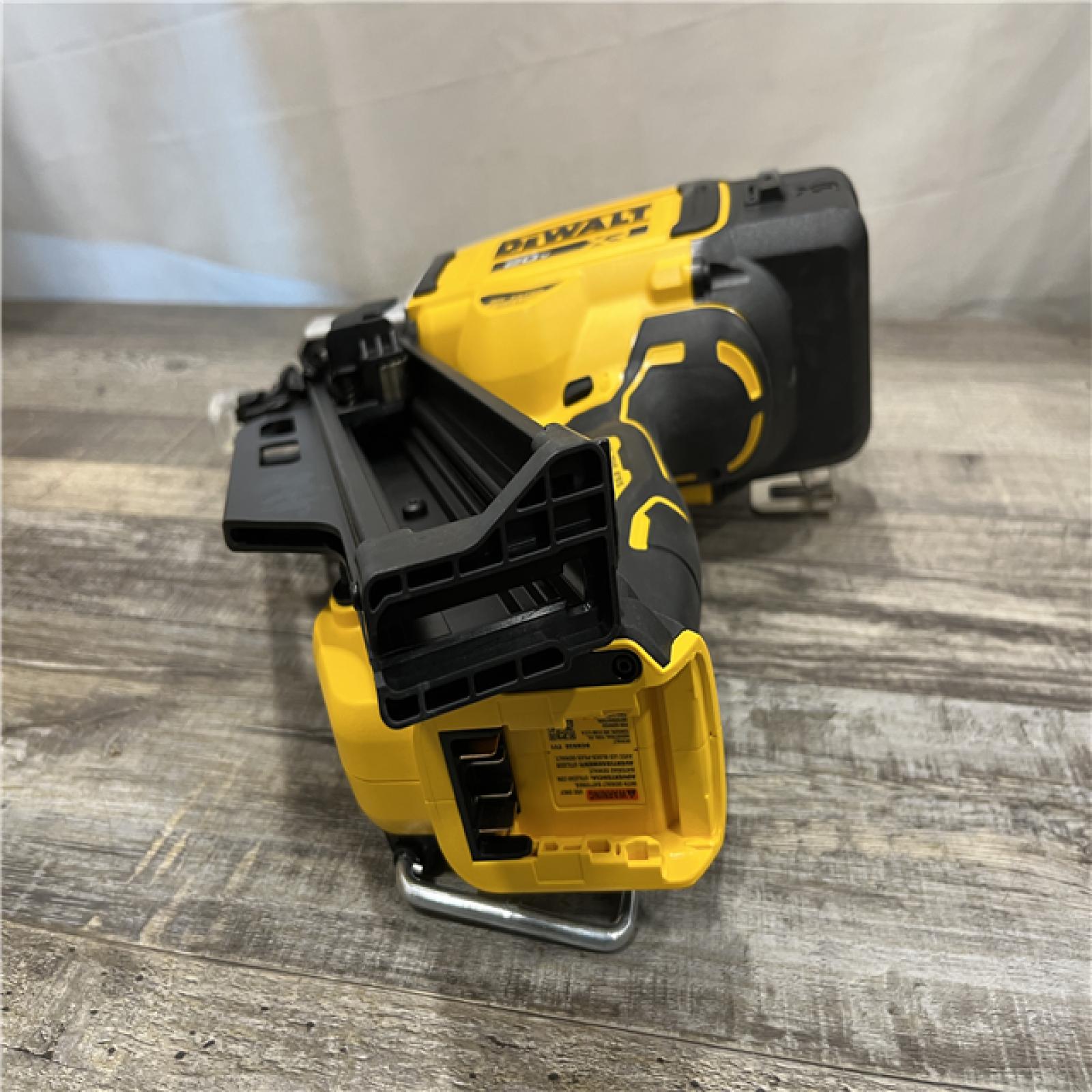 AS-IS DEWALT 20V 30 Degree Cordless Framing Nailer (Tool-Only)