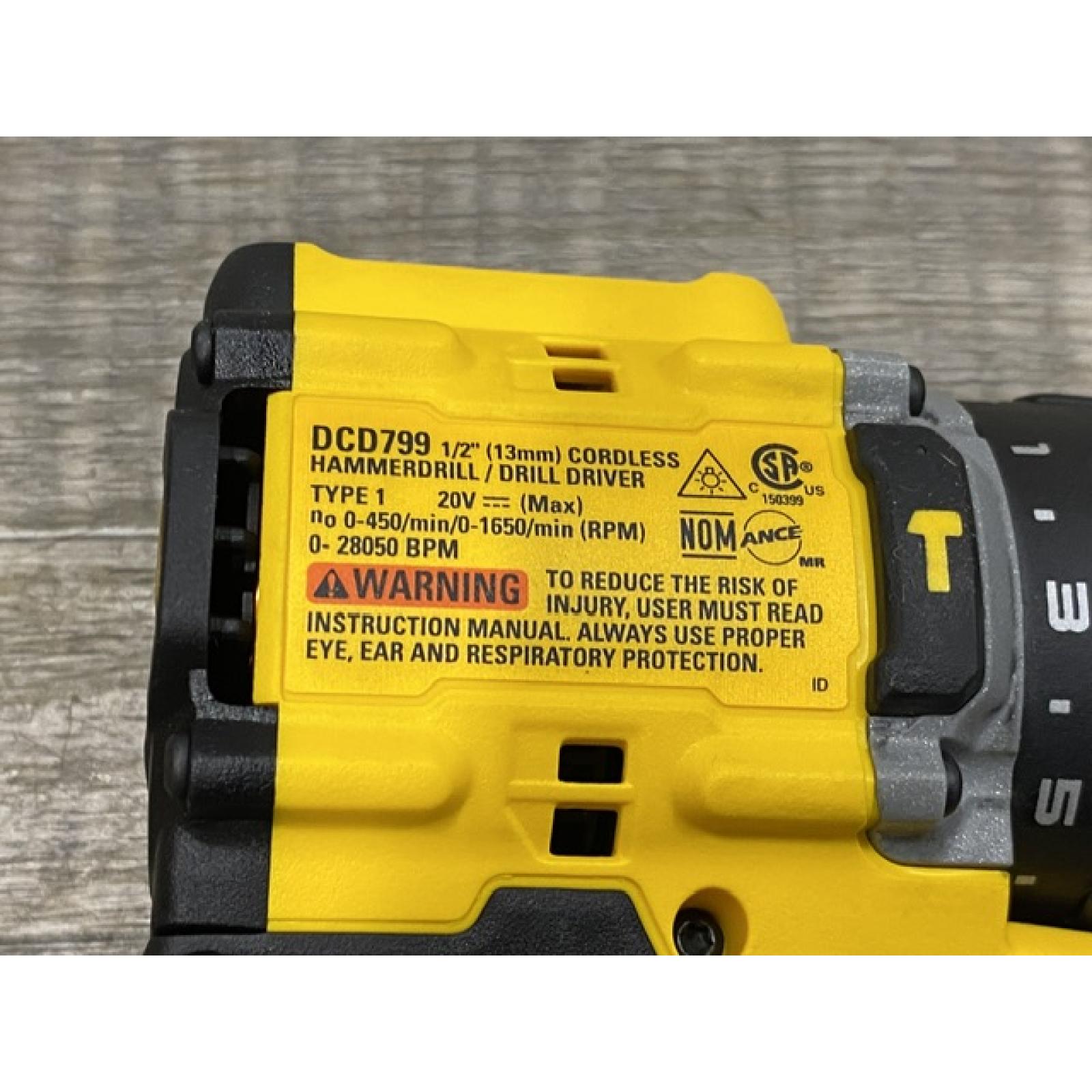 LIKE NEW -  DEWALT ATOMIC 20V Cordless 1/2 in. Compact Hammer Drill Kit