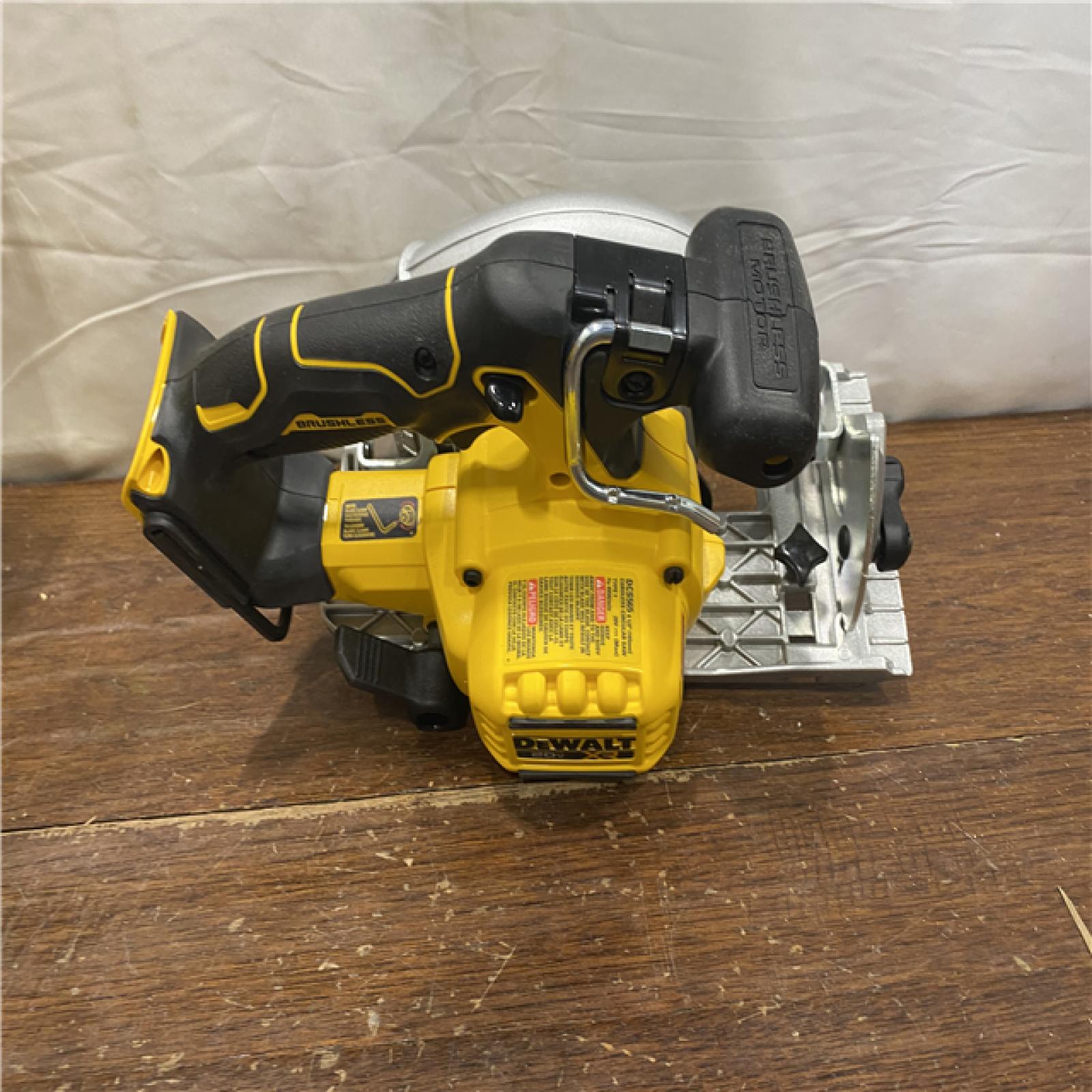 AS-IS DeWALT DCS565B 20V Max Brushless 6.5   Cordless Circular Saw