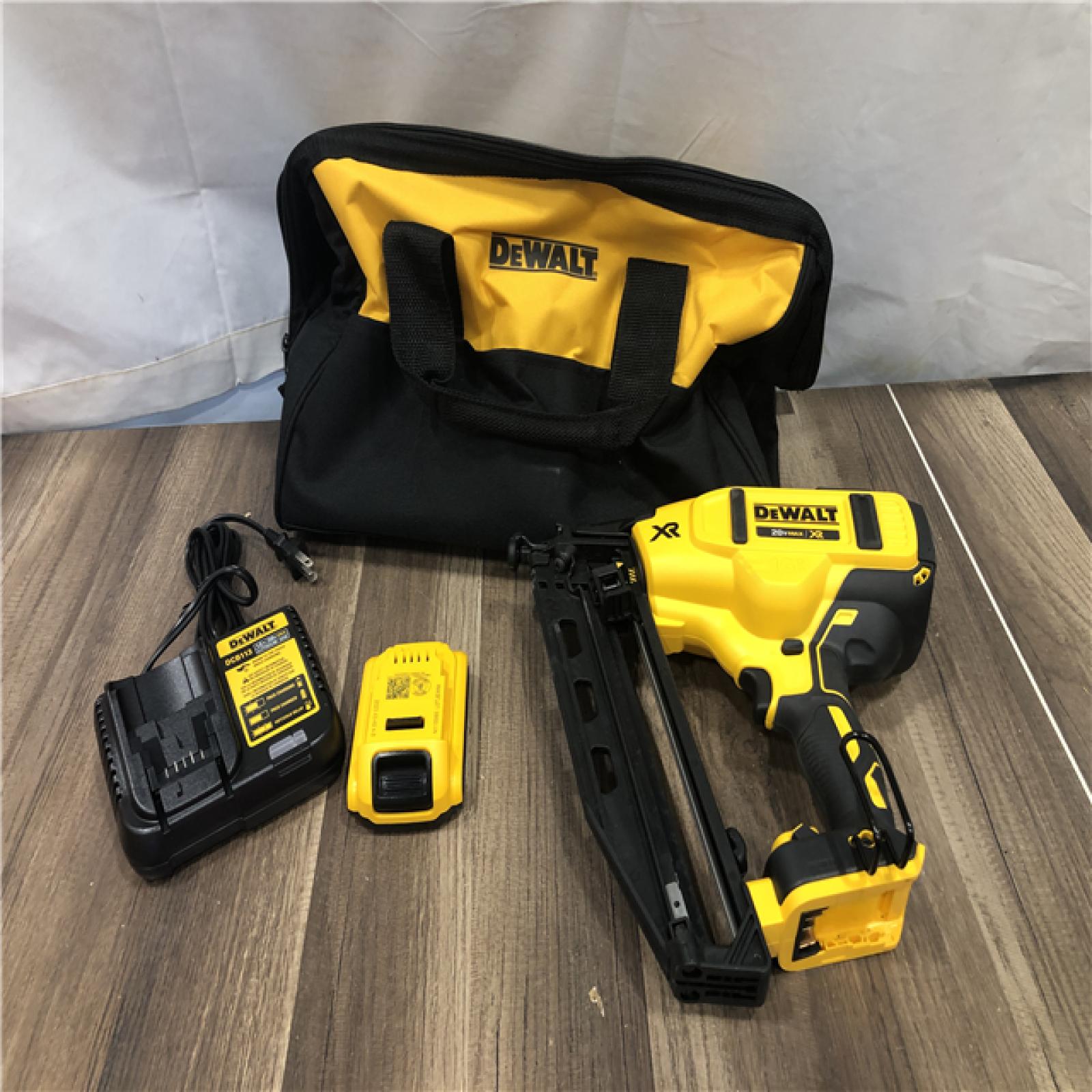 AS-IS DEWALT 20V MAX XR 16-Gauge Electric Cordless Angled Finishing Nailer Kit