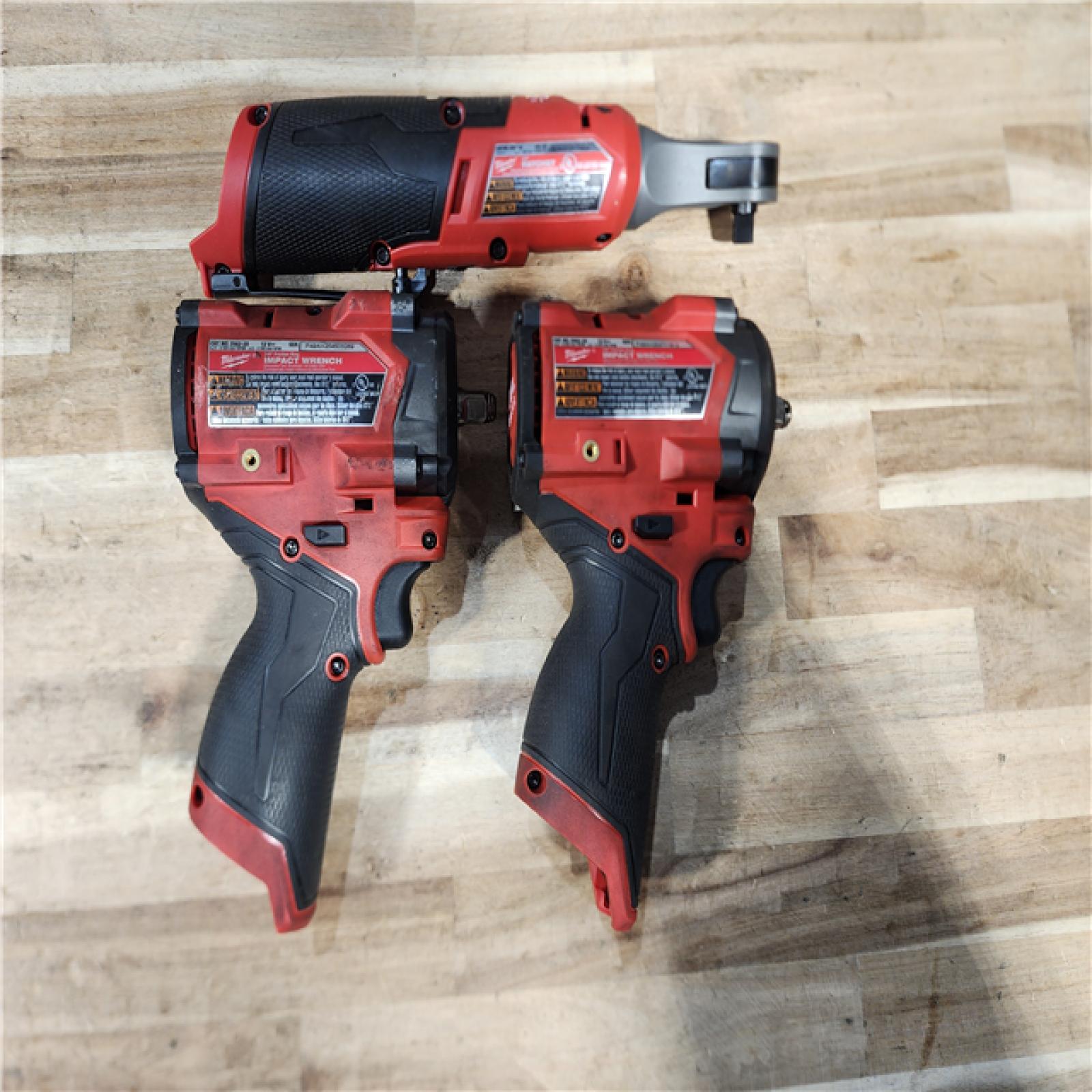 HOUSTON LOCATION - AS-IS MILWAUKEE 3 TOOL COMBO KIT W/ (2) BATTERY & CHARGER