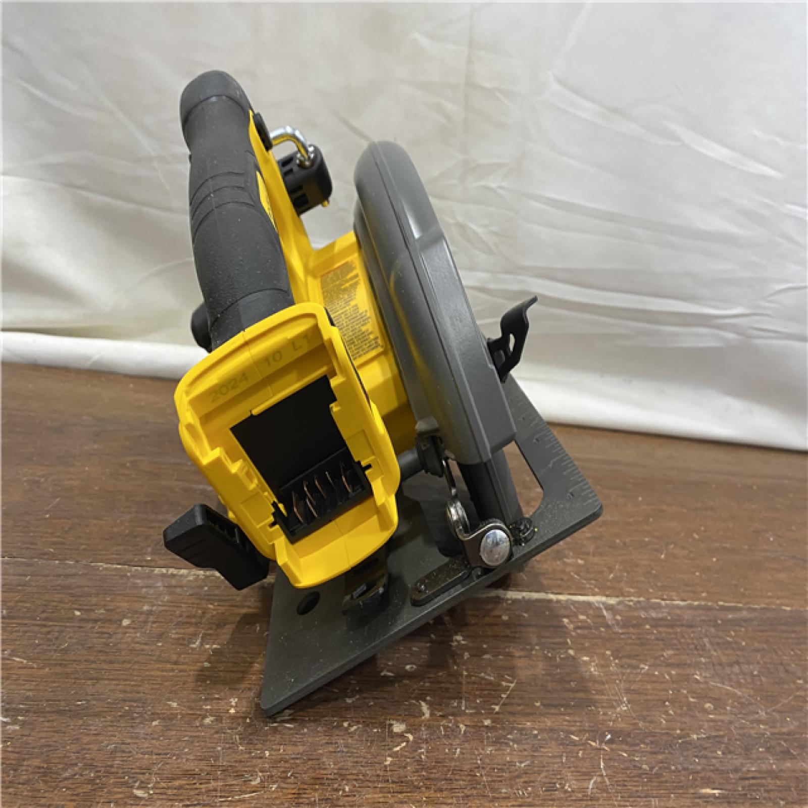 AS-IS DeWALT Flexvolt Max 7-1/4  60V Brushless Circular Saw DCS578B