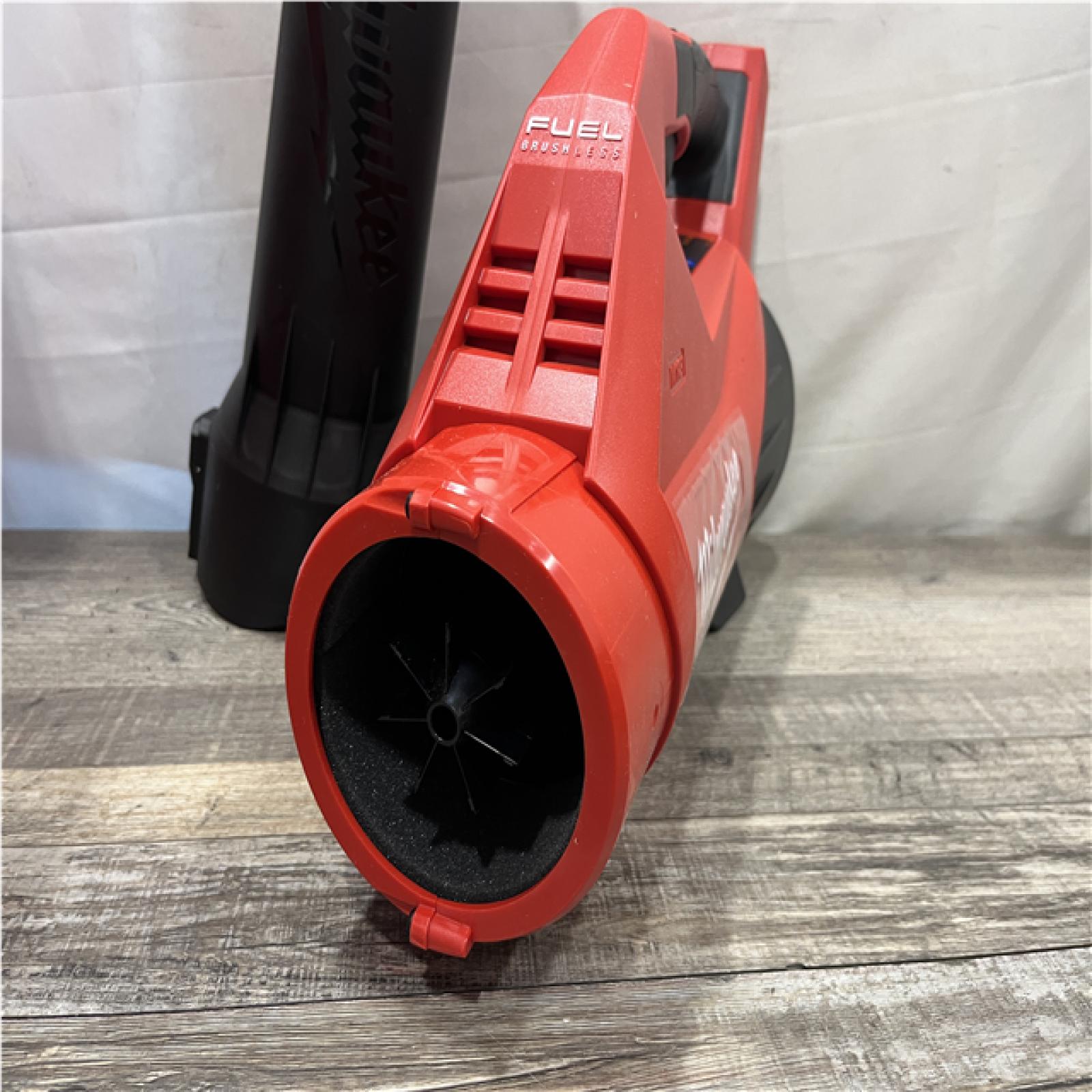 AS-IS Milwaukee FUEL 120 MPH 500 CFM 18V Brushless Cordless Battery Powered Leaf Blower Kit