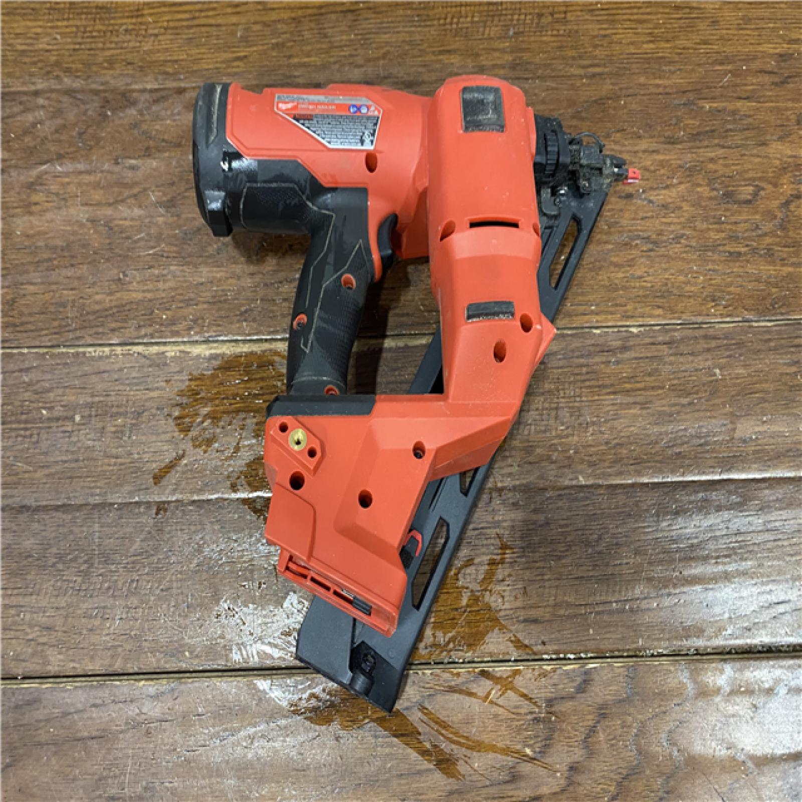 AS-IS Milwaukee 2839-20 M18 FUEL 15 Ga. 18 Volt Brushless Angled Finish Nailer