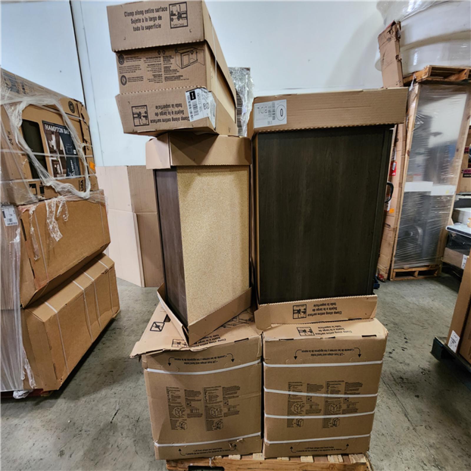 Phoenix Location Hampton Bay Hampton Bay Shaker Assembled Kitchen Cabinet in Brindle Pallet (5 Cabinets)