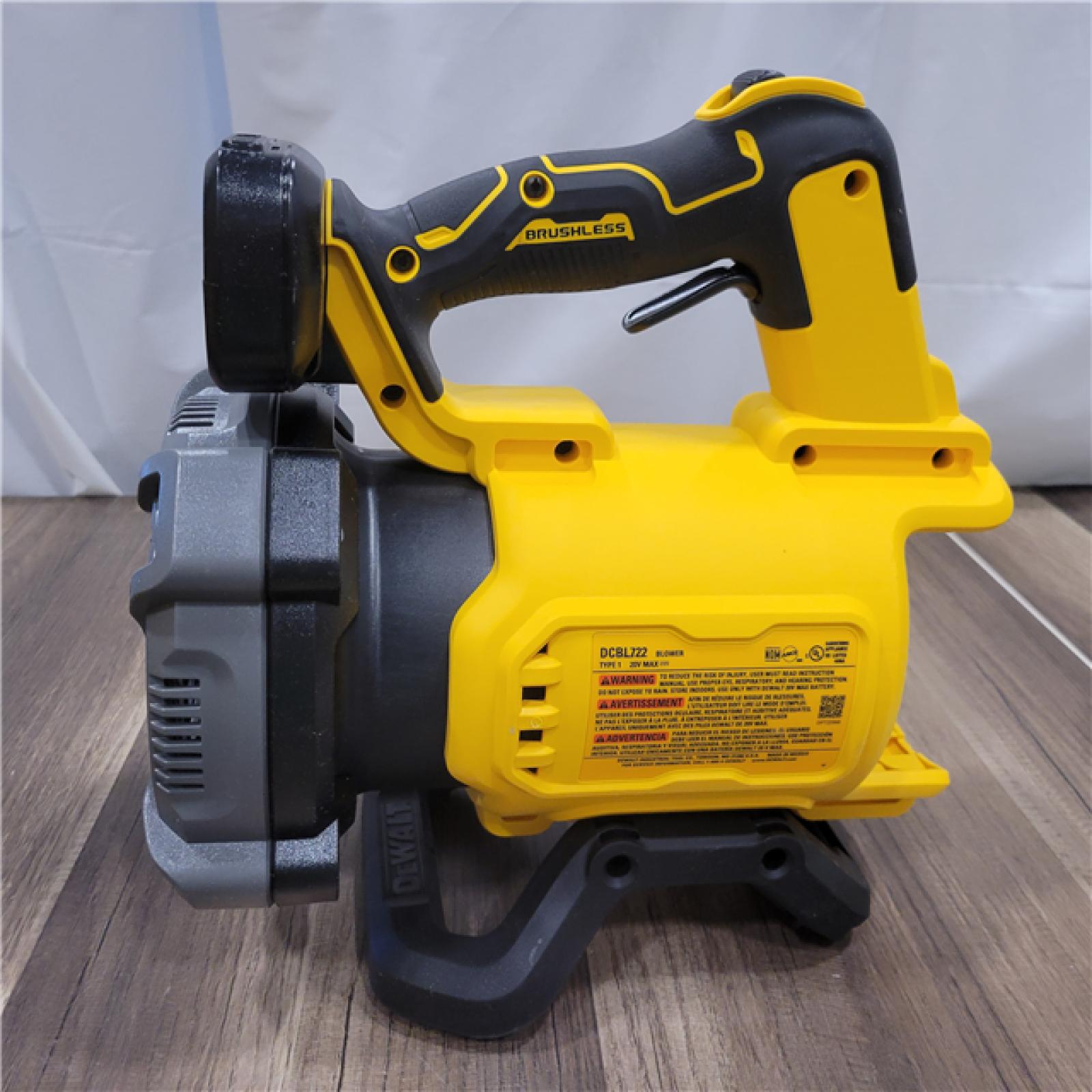AS-IS DEWALT 20V MAX* XR Brushless Cordless Handheld Blower Kit