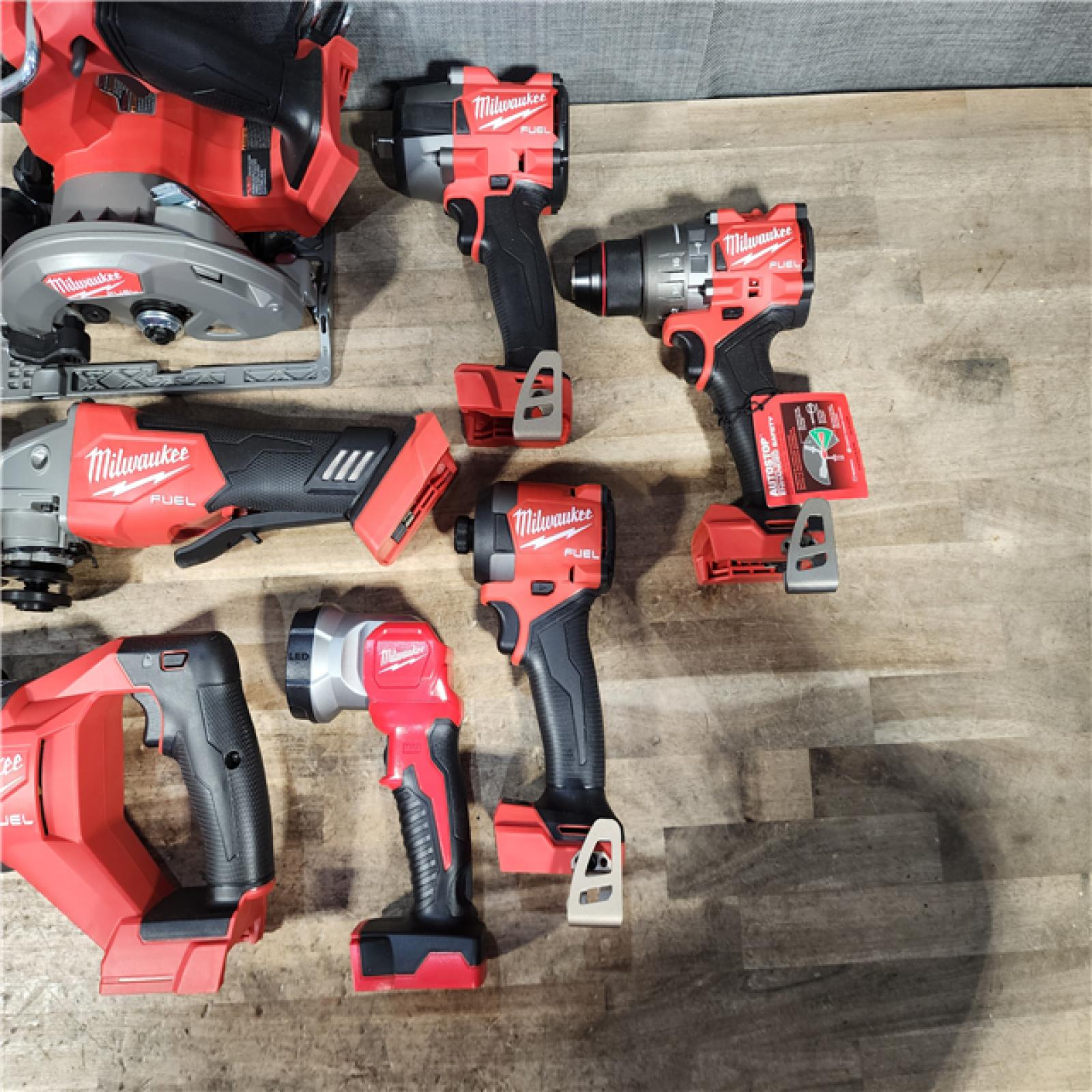 HOUSTON LOCATION - AS-IS (APPEARS LIKE NEW) Milwaukee FUEL 18V Lithium-Ion Brushless Cordless Combo (7-Tool) Kit